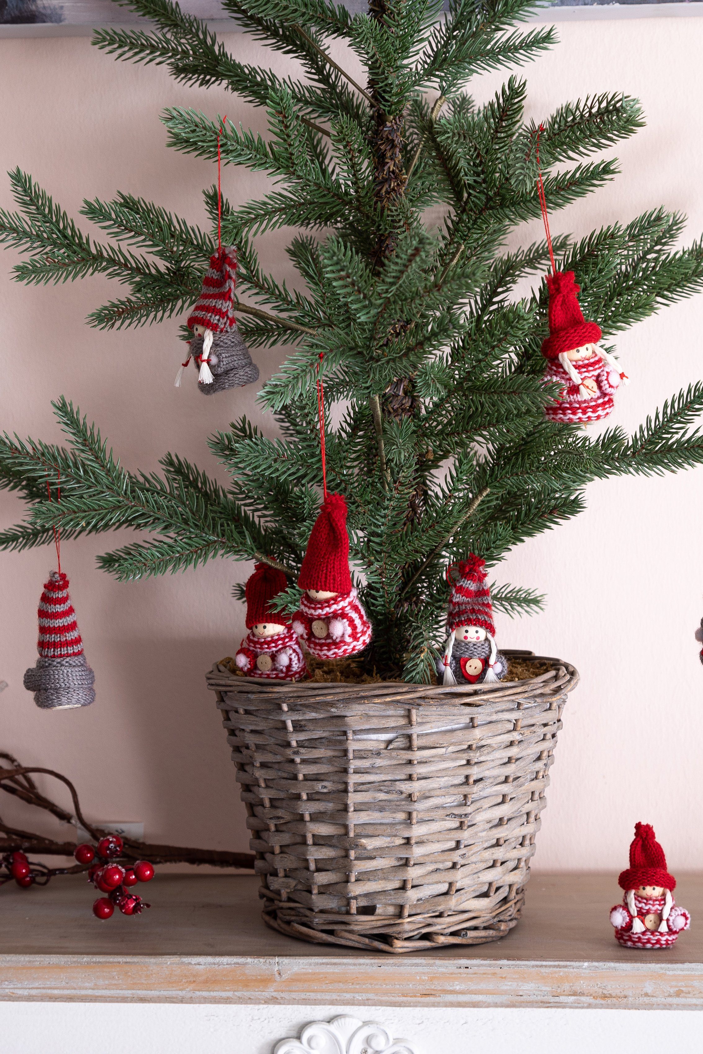 OTTO home Weihnachtsfigur Weihnachtsdeko rot (Set, 8 St), Wollwichtel Baumhänger, Länge ca. 7 cm, mit Schlaufen zum aufhängen – Bild 4 von 5