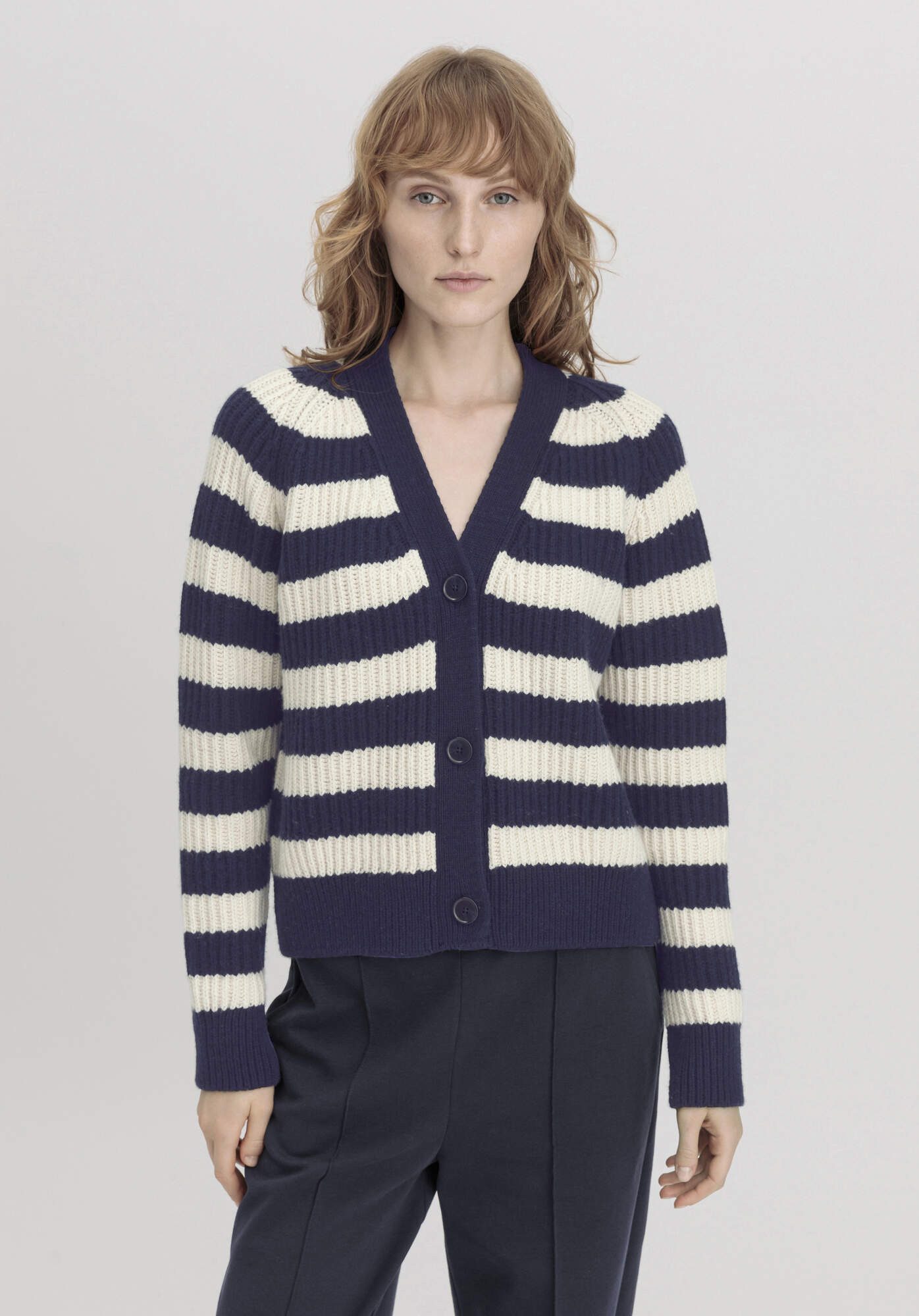 Hessnatur Strickjacke aus Bio-Merinowolle mit Bio-Baumwolle (1-tlg)
