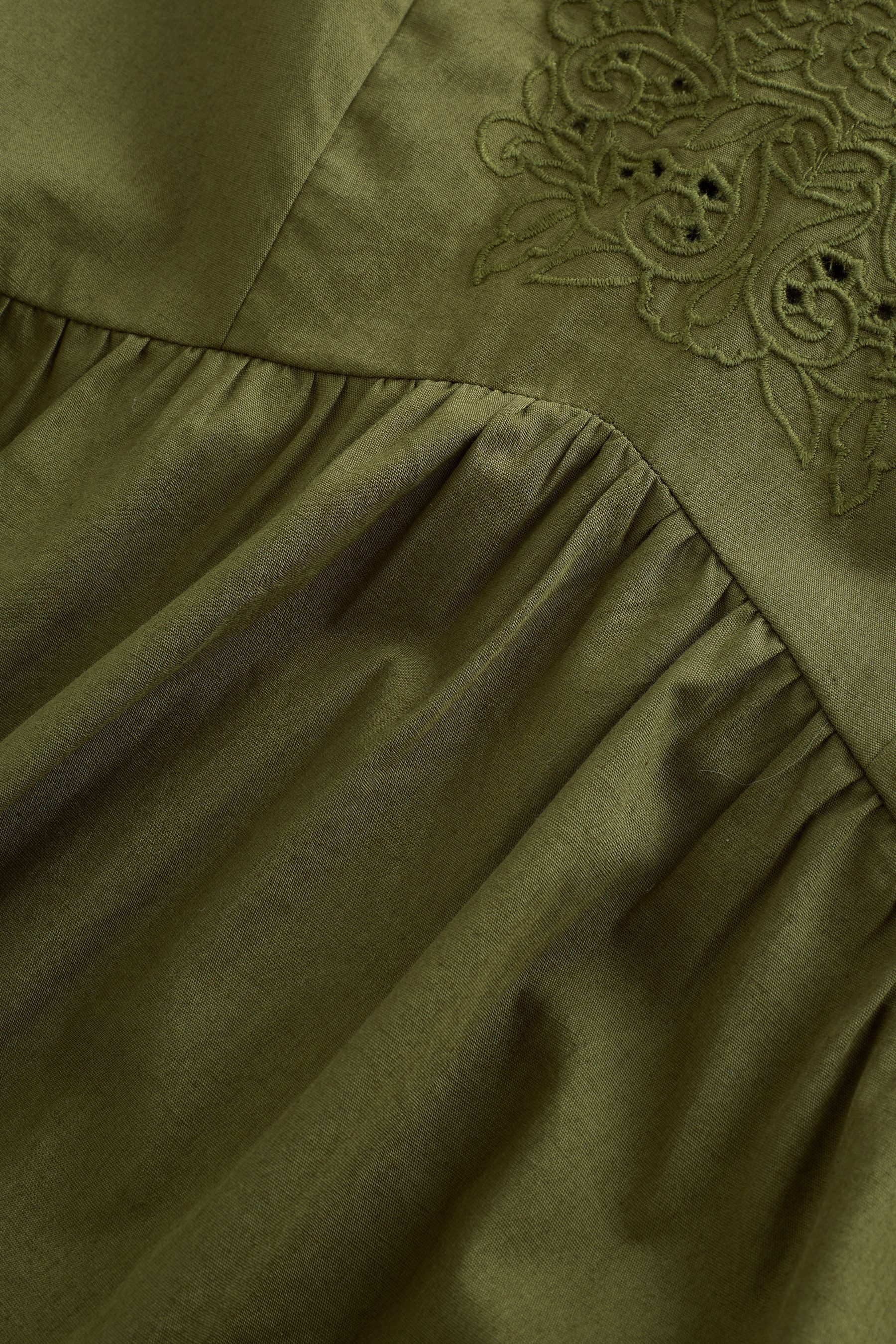 LAURA ASHLEY Midikleid Laura Ashley Midikleid mit Lochstickerei (1-tlg)