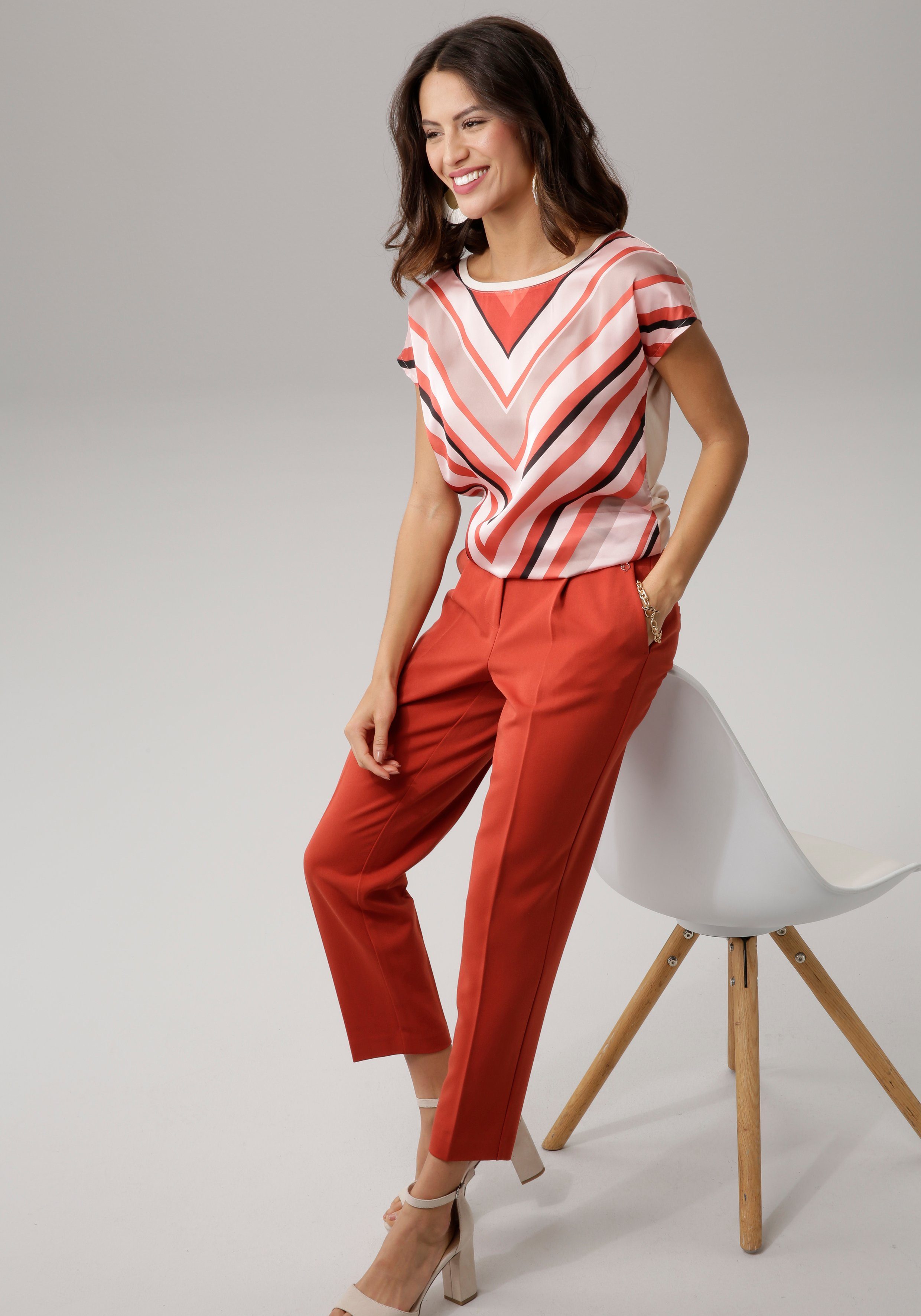 Laura Scott Shirtbluse im Materialmix mit Satin, verschiedene Muster für jeden Geschmack, femininer Stil, Rundhalsausschnitt, lockere Passform – Bild 5 von 5