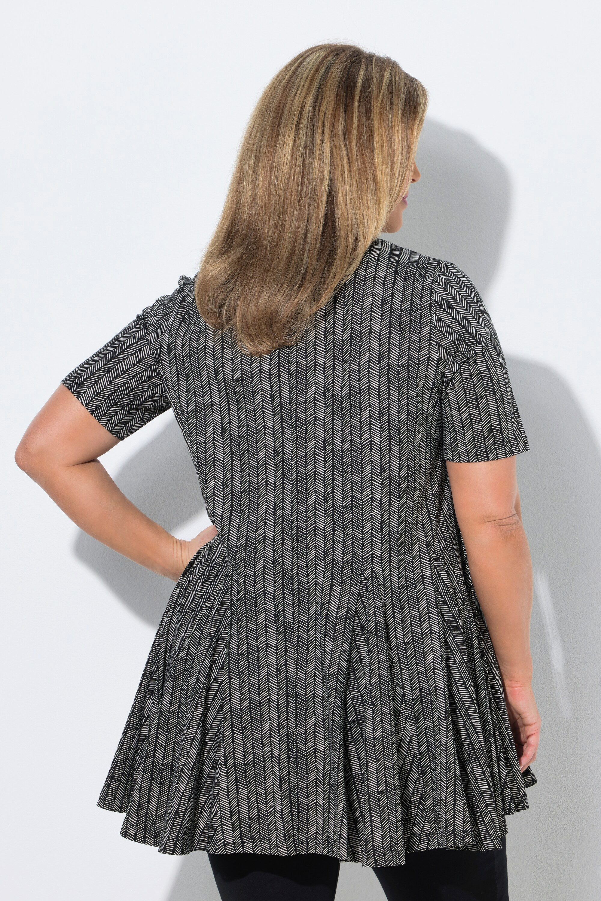 Ulla Popken Longshirt T-Shirt Fischgrat Godetfalten Tunika-Ausschnitt