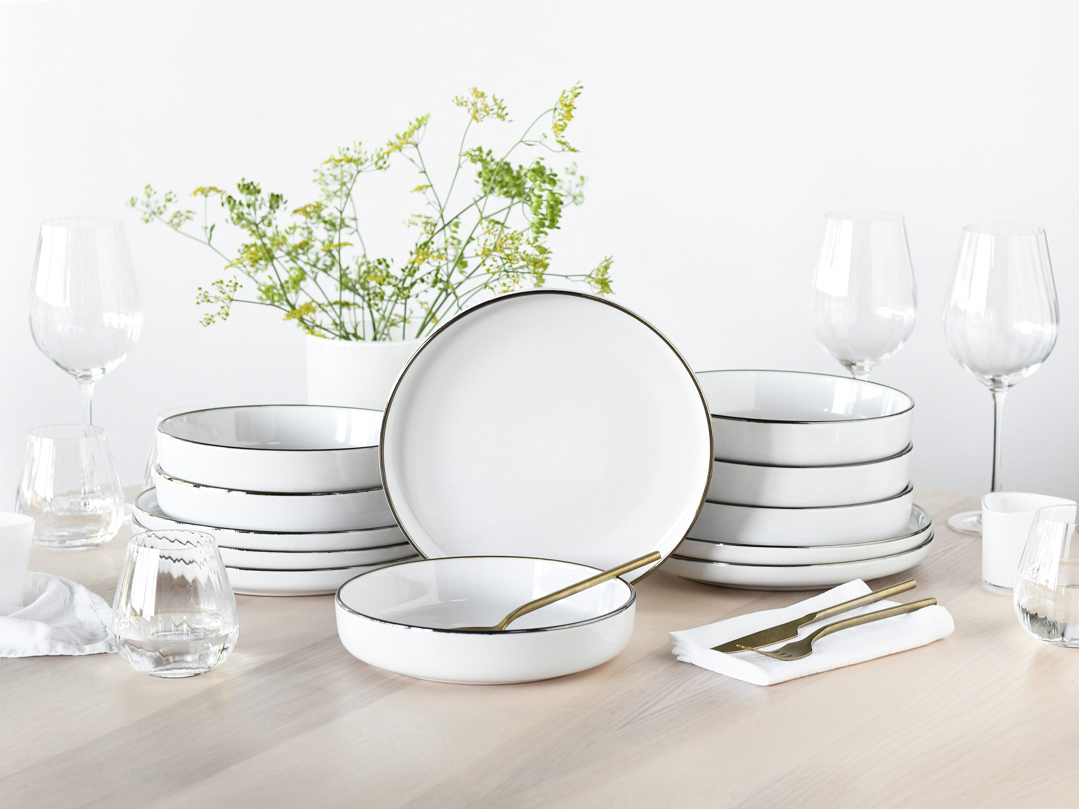 CreaTable Tafelservice Nordic Festive, Service 12-tlg. (12-tlg), 6 Personen, Steinzeug, Teller Set, Minimalistisches Design, Dezente goldene Akzente