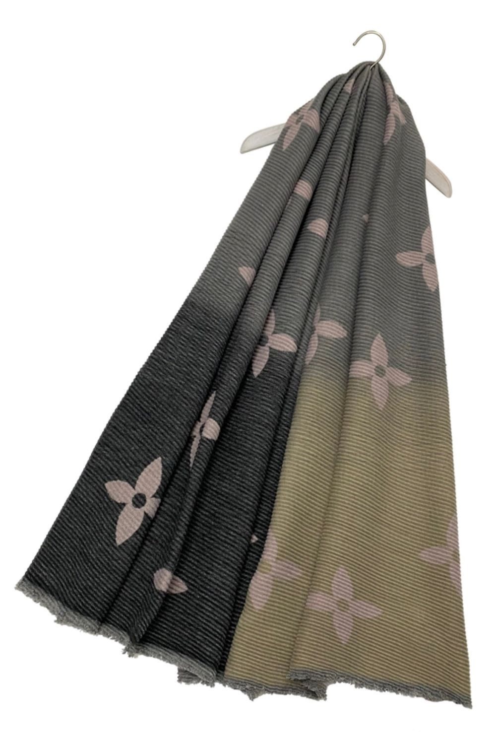 Fashion Scarf World Modeschal Wendbarer plissierter Wollschal mit Ombre-Blumendruck, Weich, wärmend und stilvoll