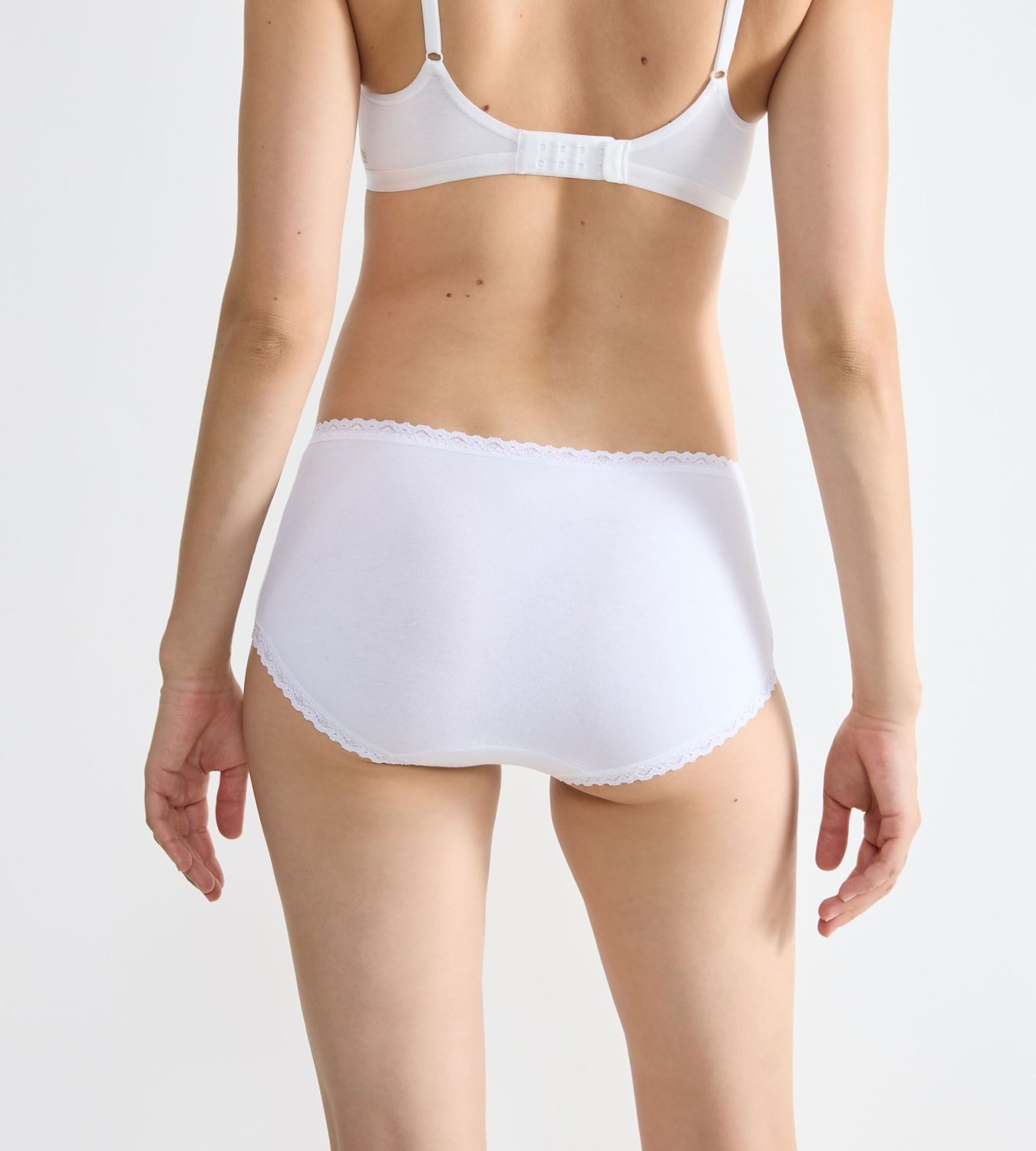 sloggi Midislip 24/7 Cotton Lace mit feiner Spitzenborte, weich und anschmiegsam