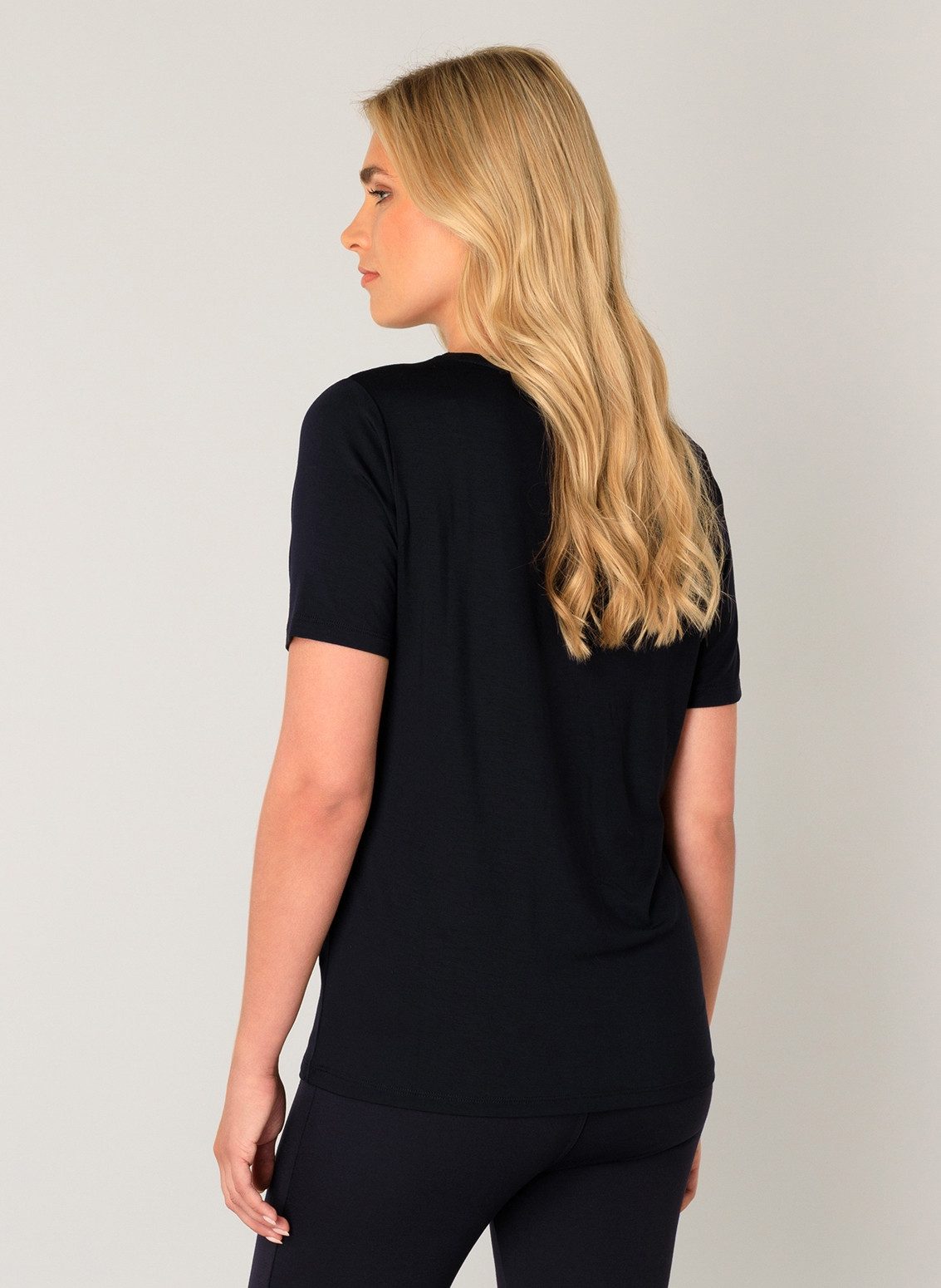 Base Level T-Shirt Yanic mit V-Ausschnitt günstig online kaufen