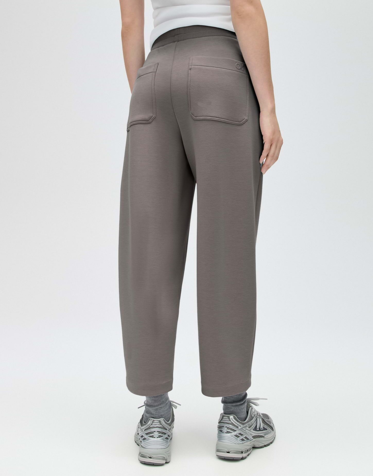 OPUS Stoffhose Myha club barrel aus Sweatware mit Mélange-Effekt Ovale Beinform mit Cargotaschen und abgesteppter Teilungsnaht – Bild 3 von 5