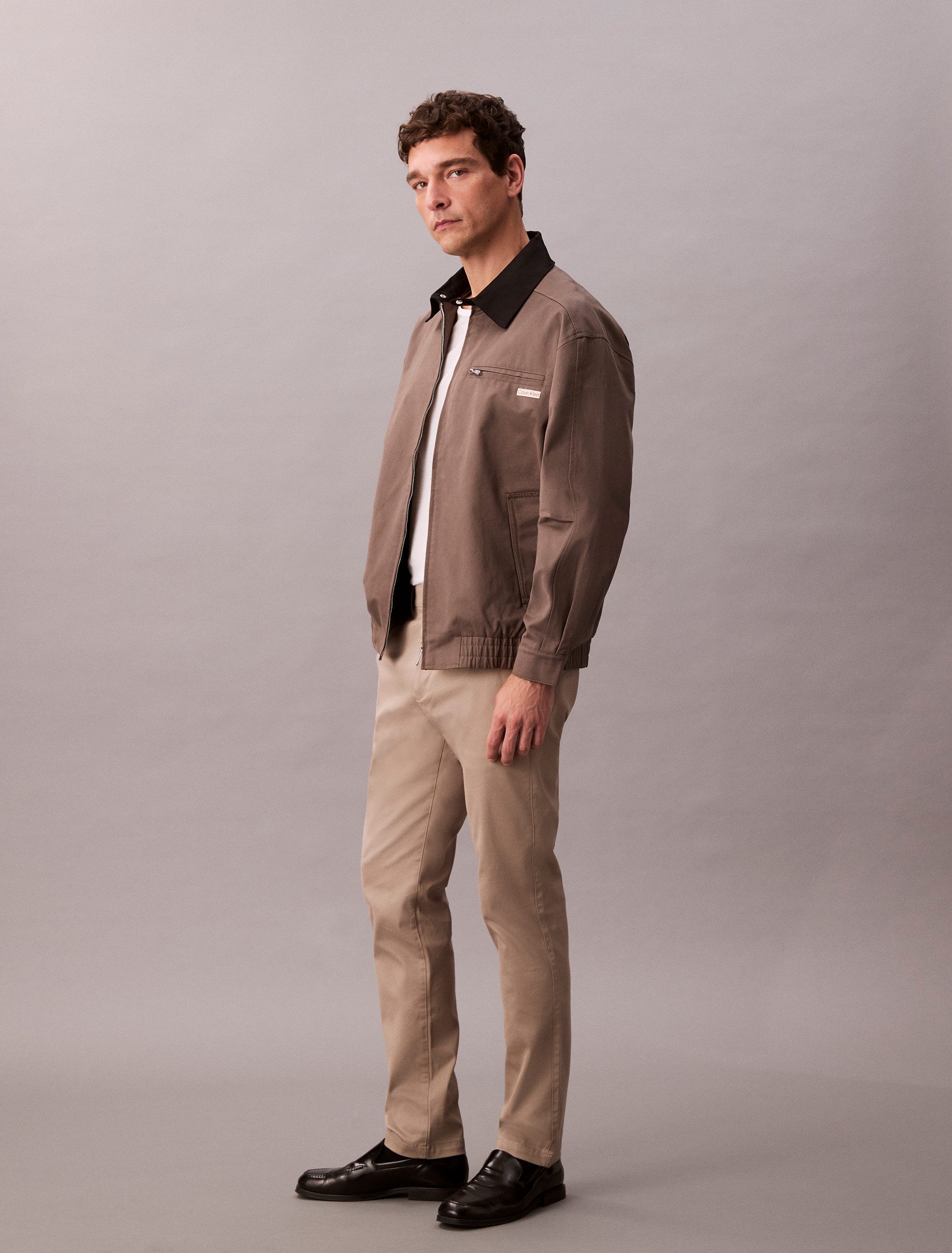 Calvin Klein Jeans Chinohose Mit Gürtelschlaufen – Bild 3 von 5