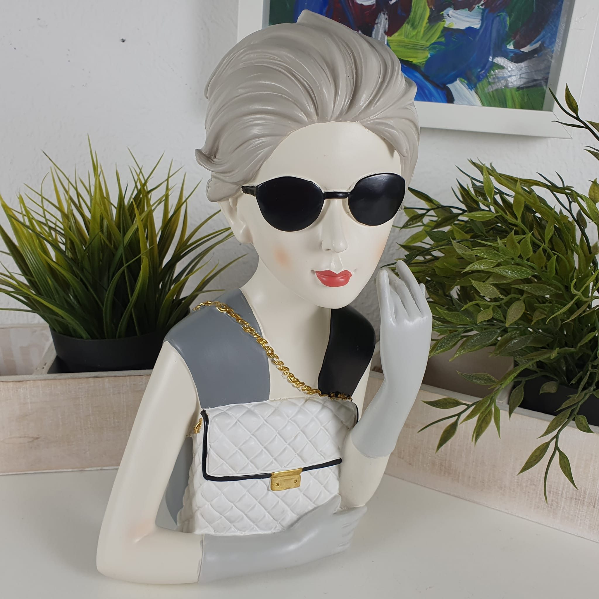 Aspinaworld Dekofigur Deko Frauenbüste mit Tasche und Sonnenbrille 29 cm
