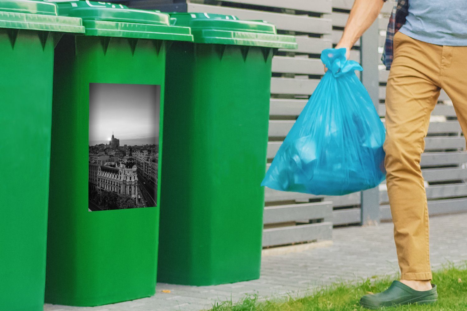 MuchoWow Wandsticker - Mülltonne, Madrid - Schwarz St), Sticker, Zentrum Weiß Container, Abfalbehälter Mülleimer-aufkleber, - (1