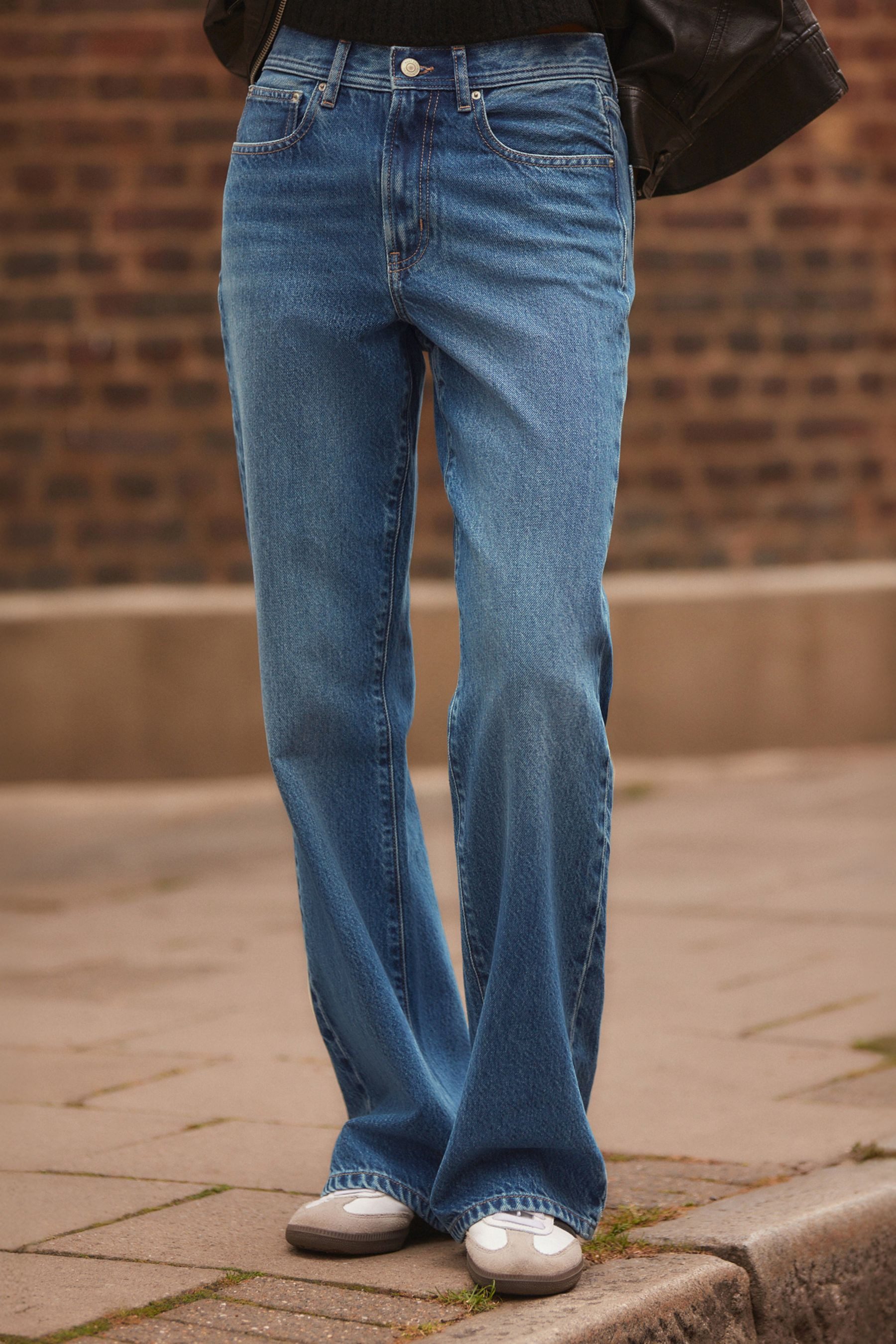 Next Bootcut-Jeans Lockere Jeans aus 100 % Baumwolle im Boot Cut (1-tlg)