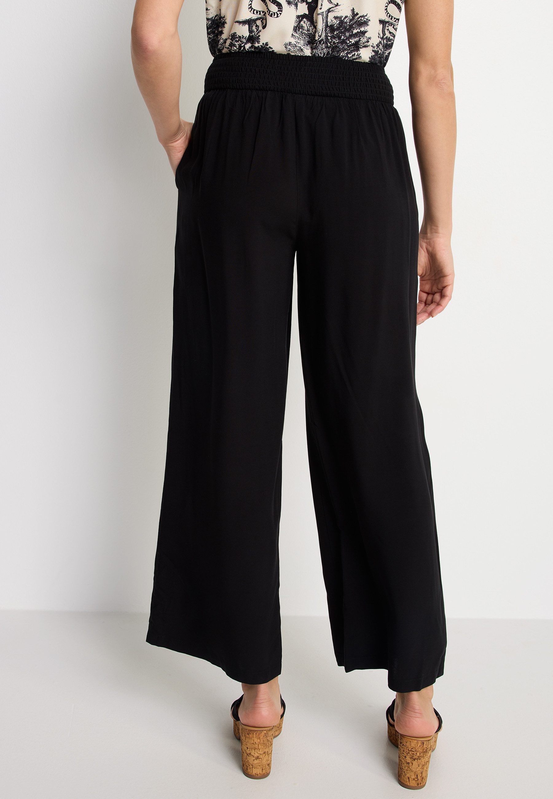 Zum Outfit 8