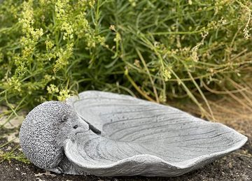 Stone and Style Gartenfigur Steinfigur Vogeltränke Insektentränke mit Igel