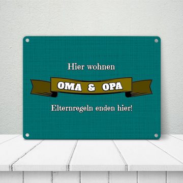 speecheese Metallschild Metallschild in 15x20 cm Hier wohnen Oma & Opa mit Stoffoptik grün