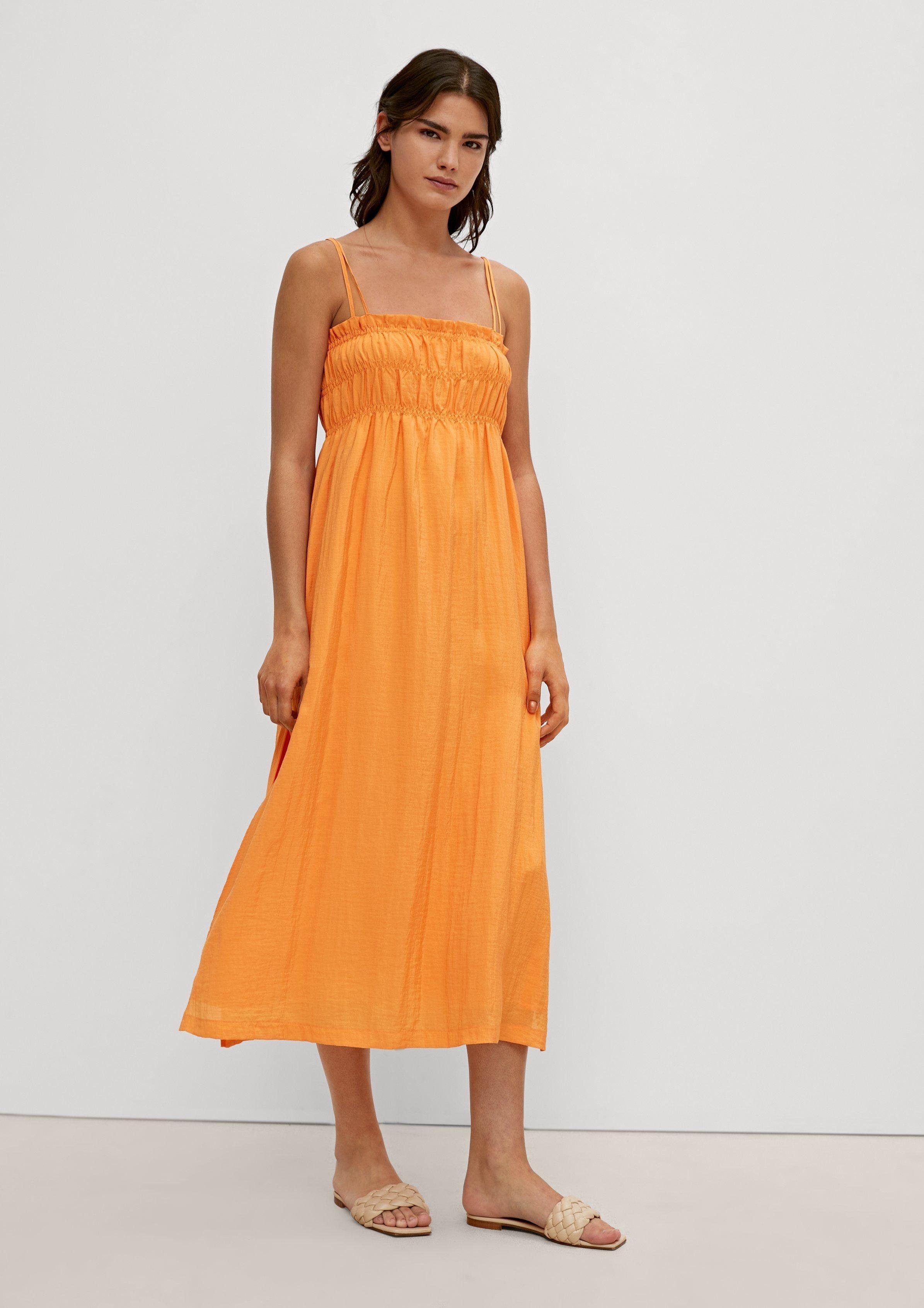 Comma Maxikleid Midi-Kleid mit Rüschendetail Raffung, Rüschen frozen peach