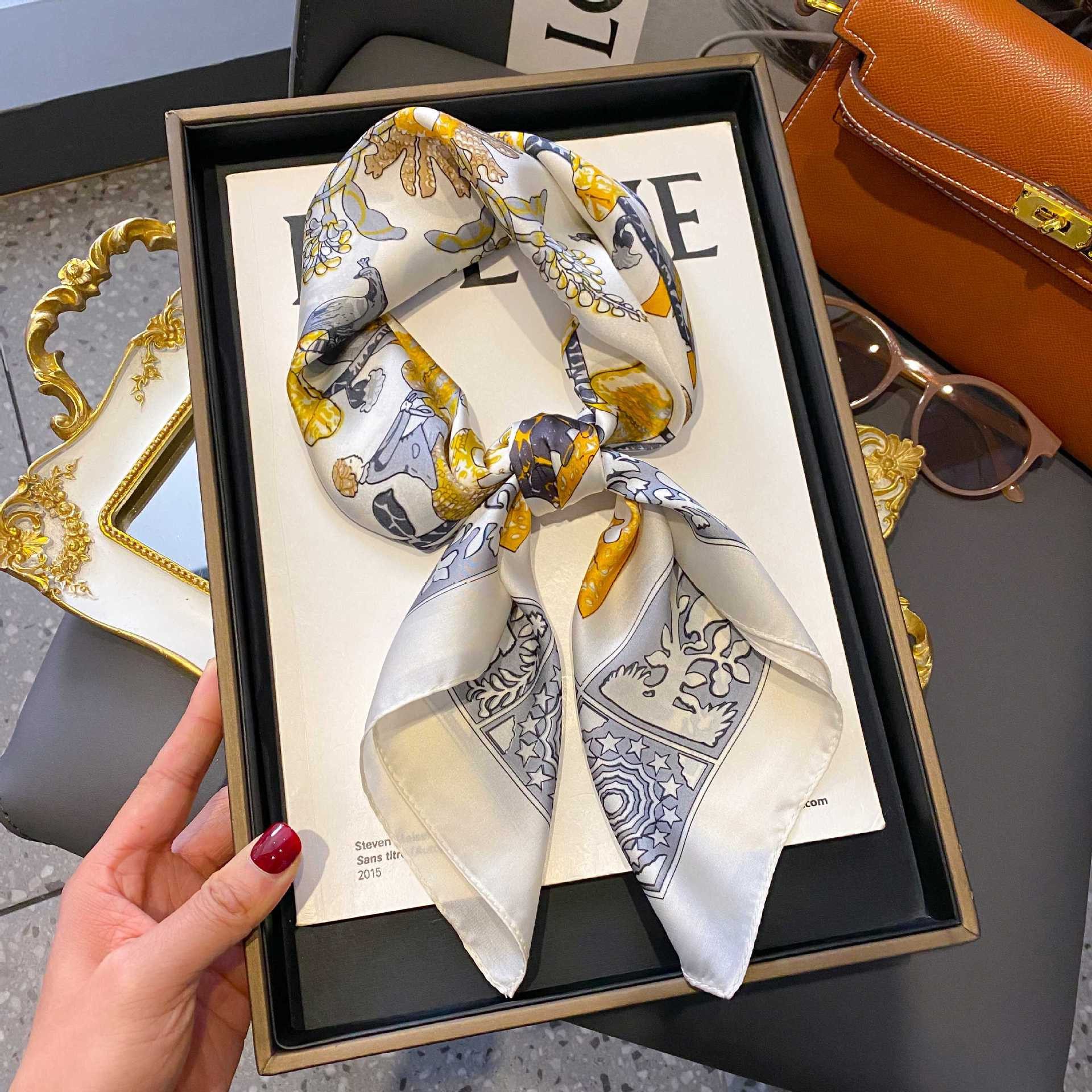 Coonoor Seidentuch Damen Seidentuch Seide Leicht Seidenschal Bandana Halstuch, Kopftuch Elegante Schal Tuch Geschenk für Frauen – Bild 4 von 4