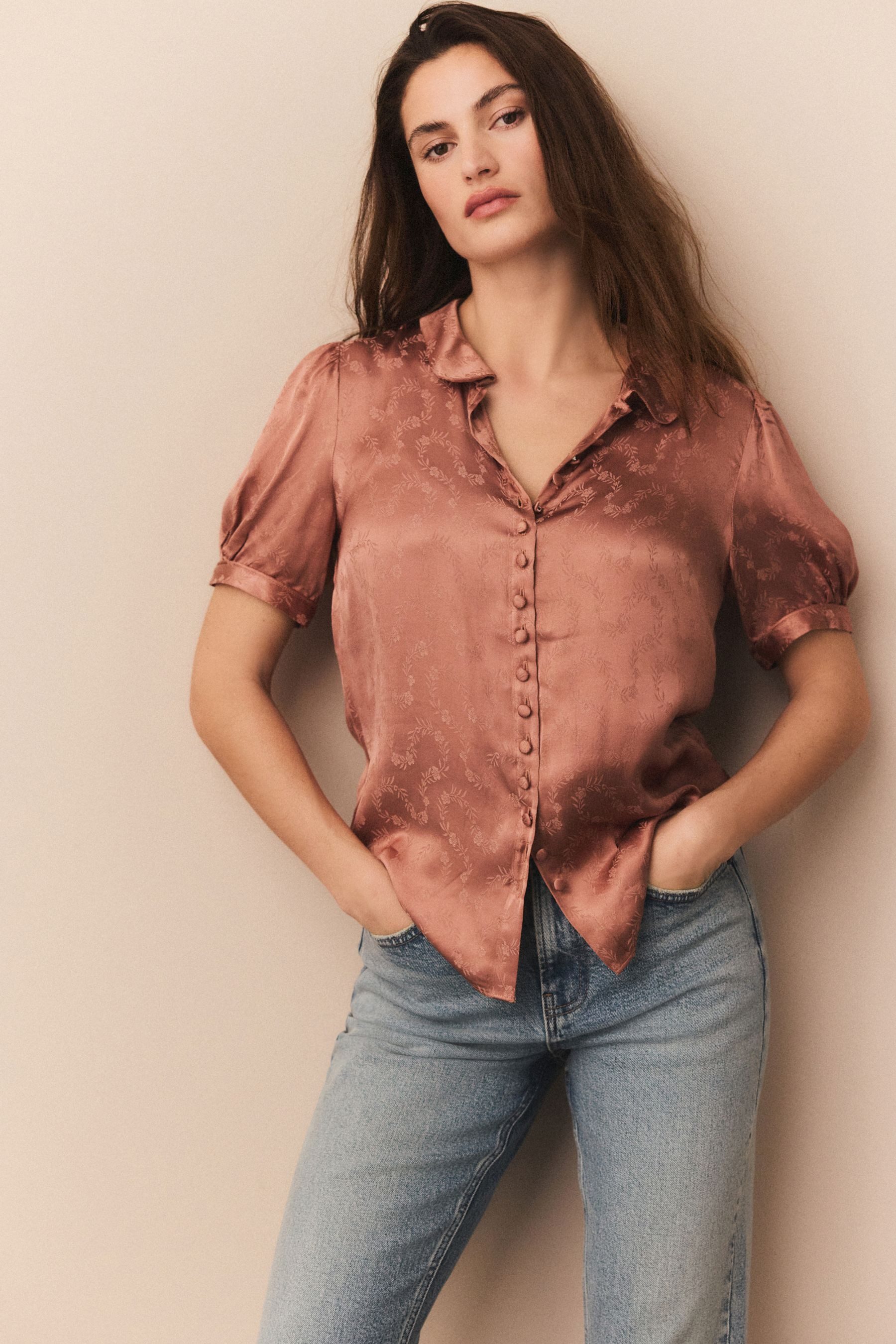 Next Kurzarmbluse Jacquard-Satinbluse mit Bubikragen und Puffärmeln (1-tlg) günstig online kaufen