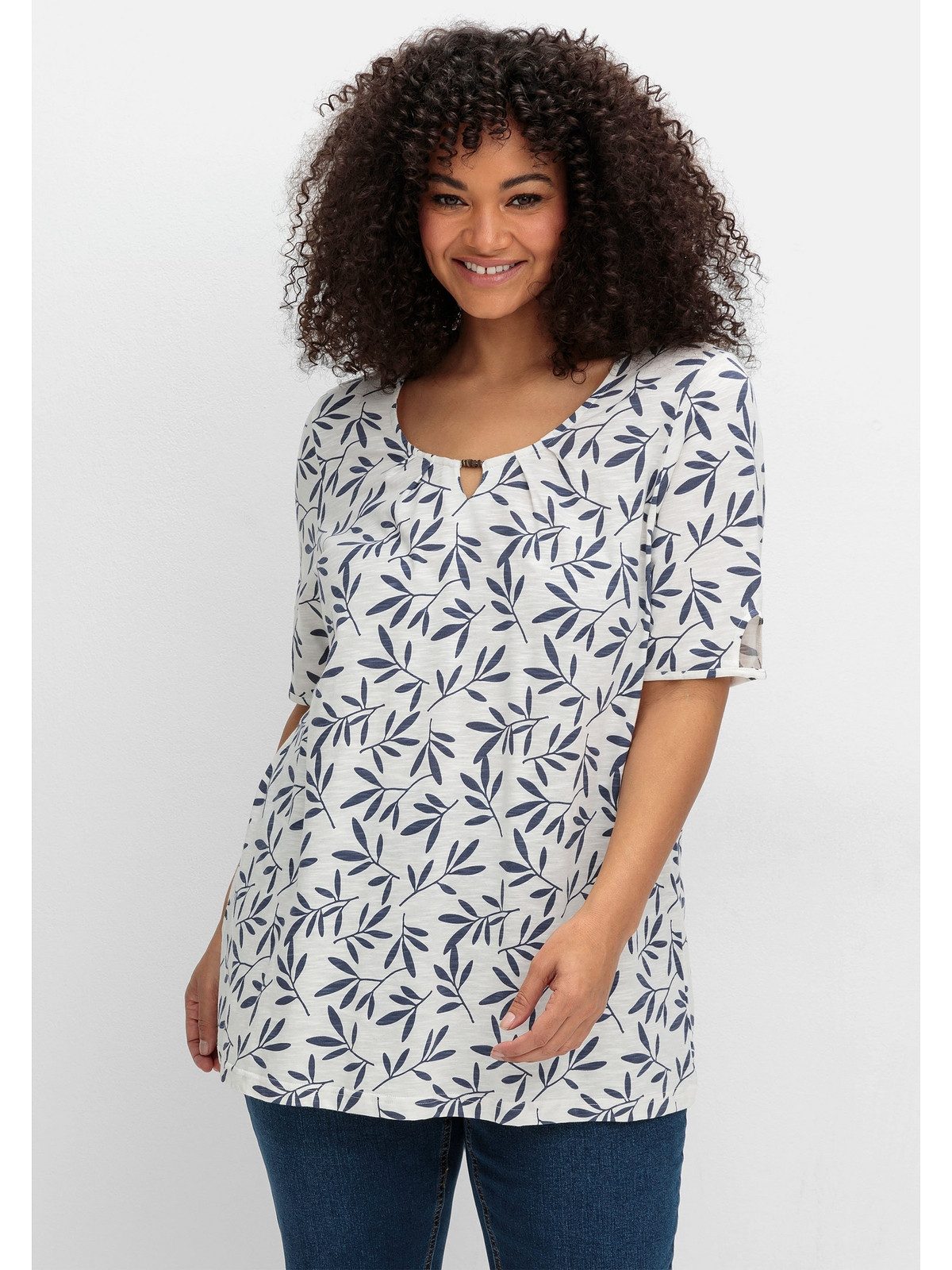 Sheego T-Shirt Große Größen mit Blätterprint und Perlen-Detail