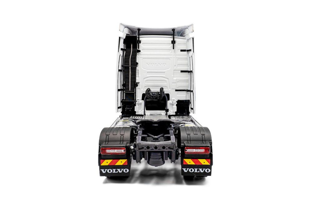 Solido Modellauto Volvo FH16 Globetrotter XL Zugmaschine 2019 weiß, Maßstab 1:24