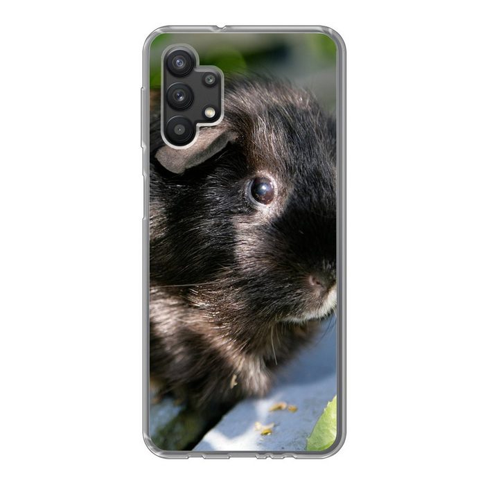 MuchoWow Handyhülle Meerschweinchen im Garten Handyhülle Samsung Galaxy A32 5G Smartphone-Bumper Print Handy