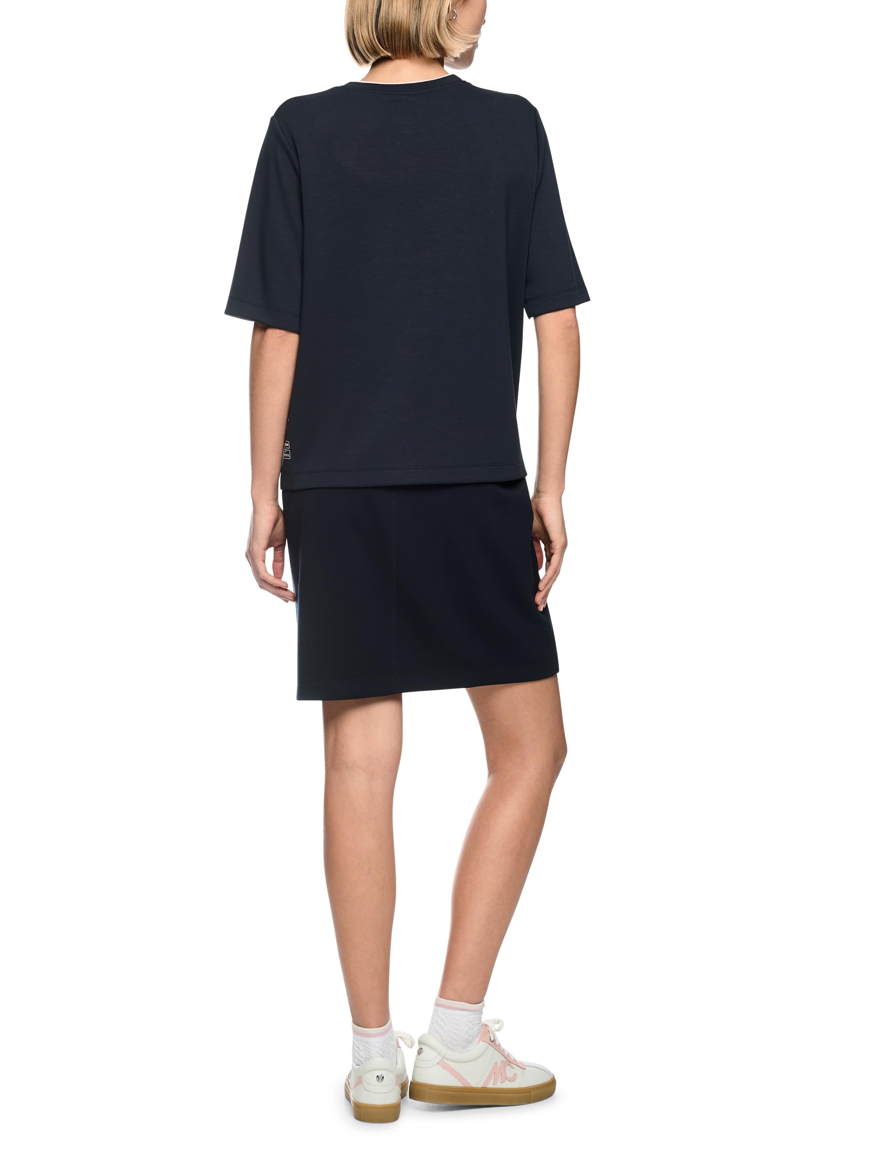 Marc Cain T-Shirt Countryside Calling Premium Damenmode mit Blumenpatch – Bild 5 von 5
