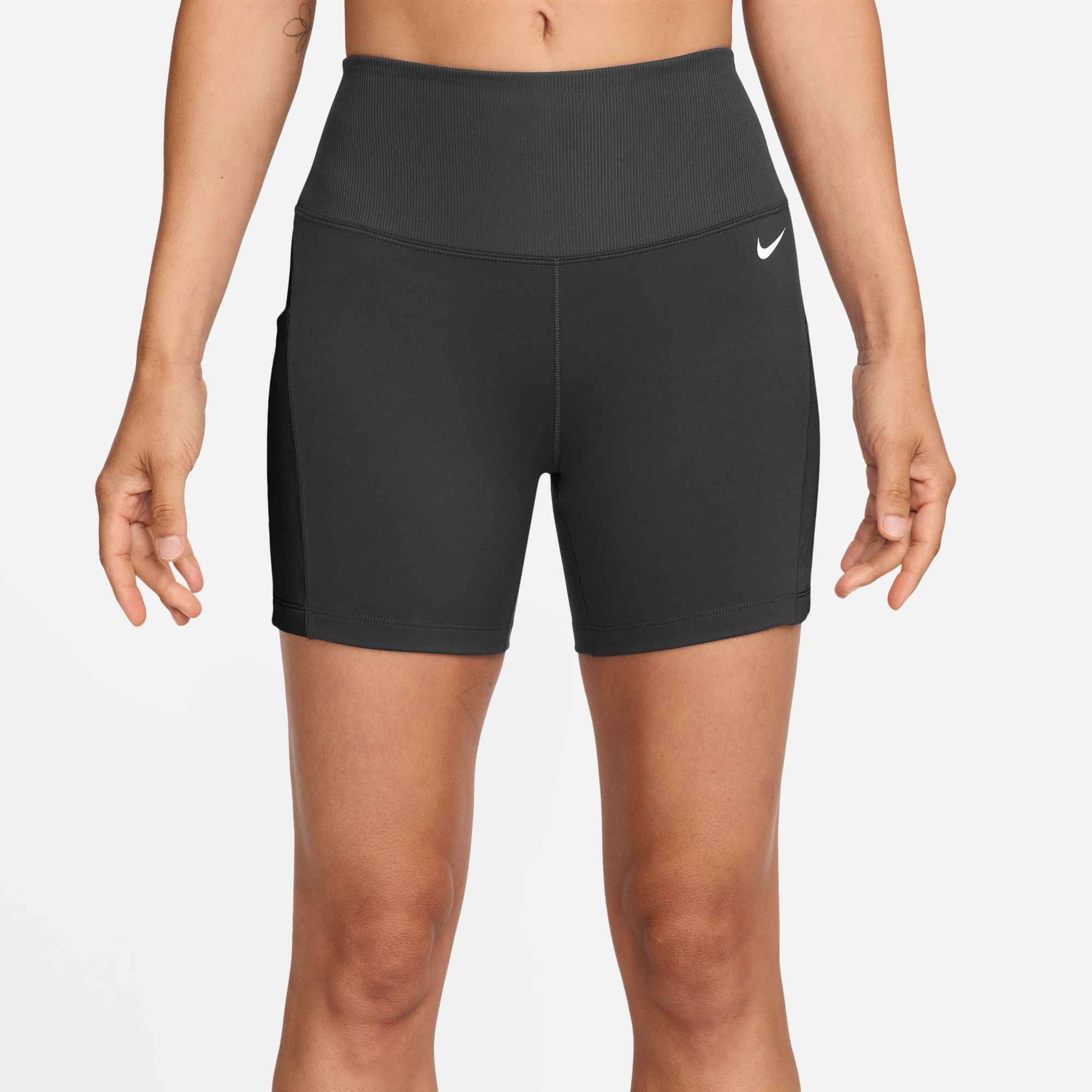 Nike Trainingsshorts W NK DF ONE HR 5IN SHORT B mit Dri-FIT-Technologie, schnell trocknendes Material