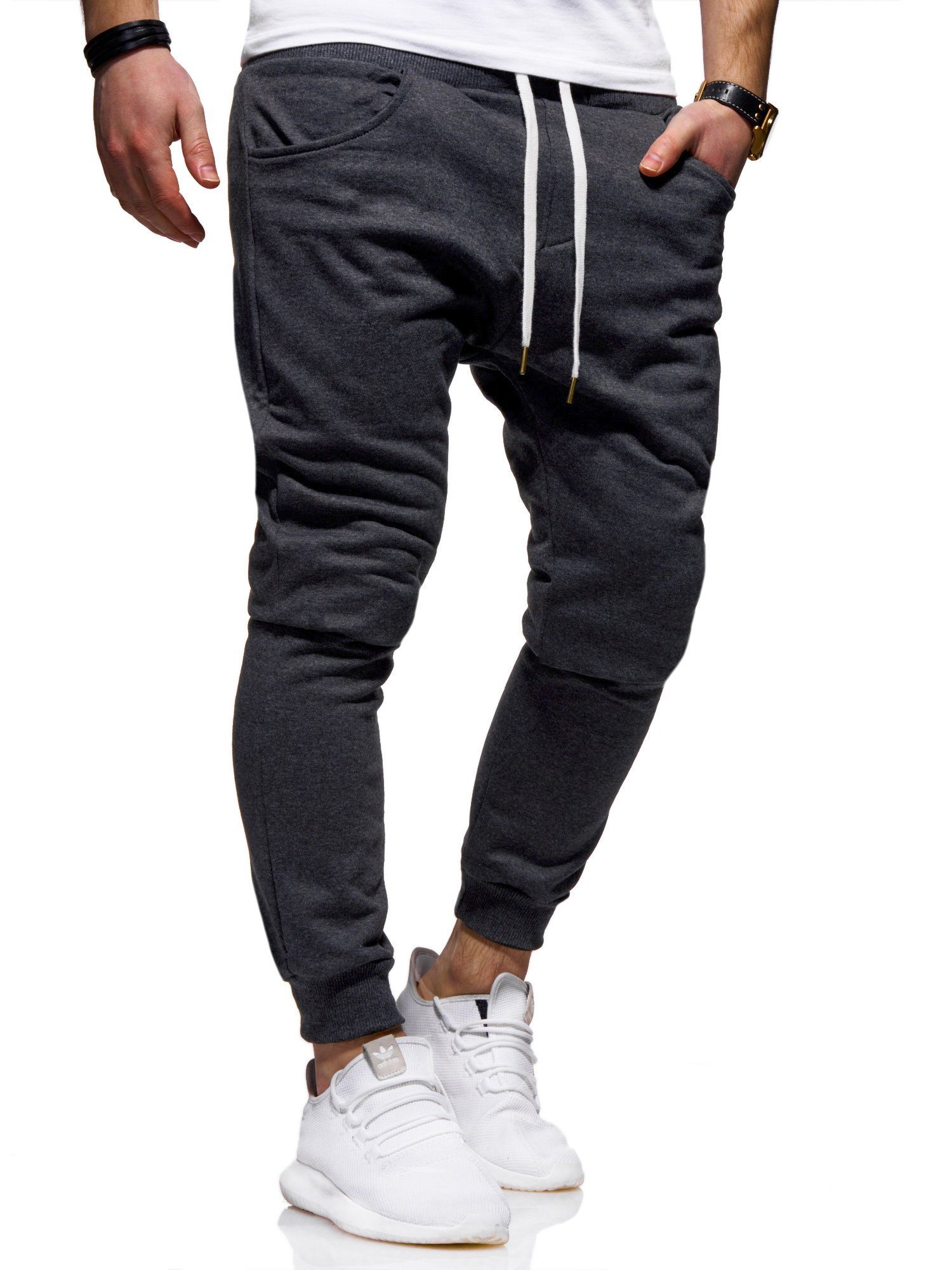 behype Sweathose JOGGERY im modernen Slim Fit-Schnitt – Bild 2 von 5