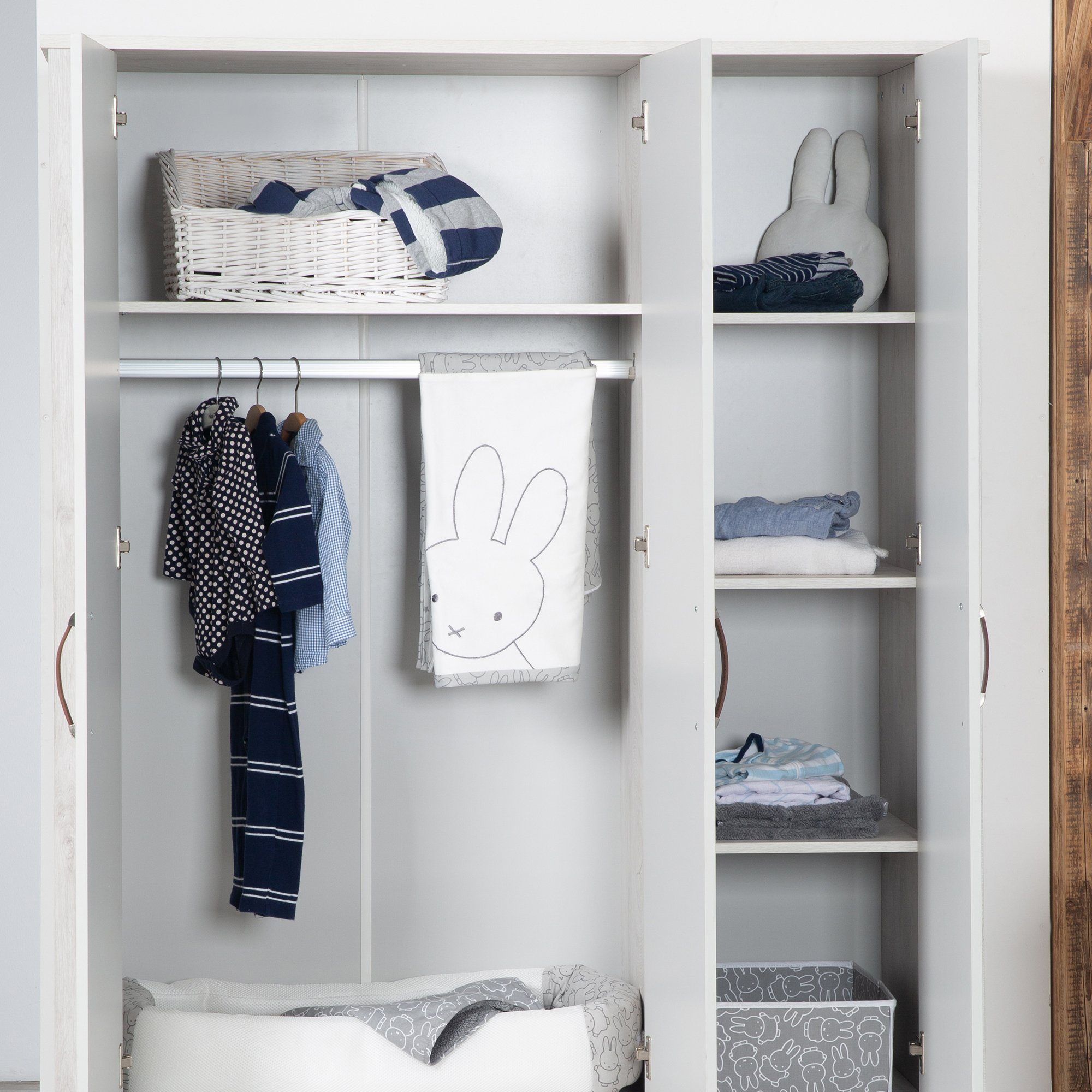 roba® Kleiderschrank Mila 3-türig Drehtürenschrank, Soft Close-Technik