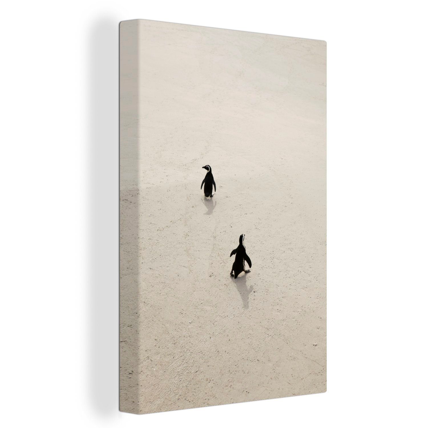 OneMillionCanvasses® Leinwandbild Zwei Pinguine spazieren auf dem Sand in Südafrika, (1 St), Leinwandbild fertig bespannt inkl. Zackenaufhänger, Gemälde, 20x30 cm