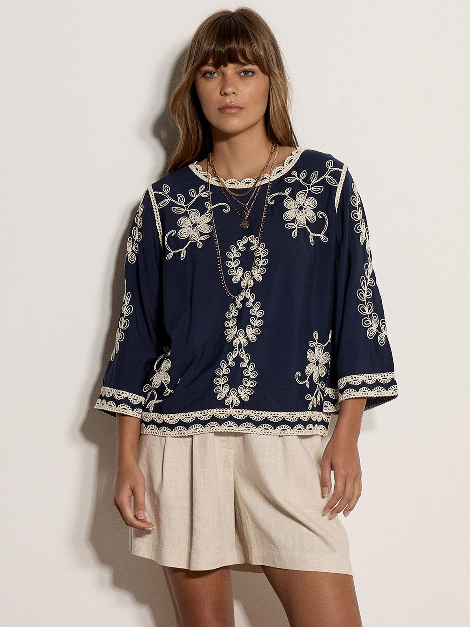 Shirtbluse Top mit bestickten Glockenärmeln