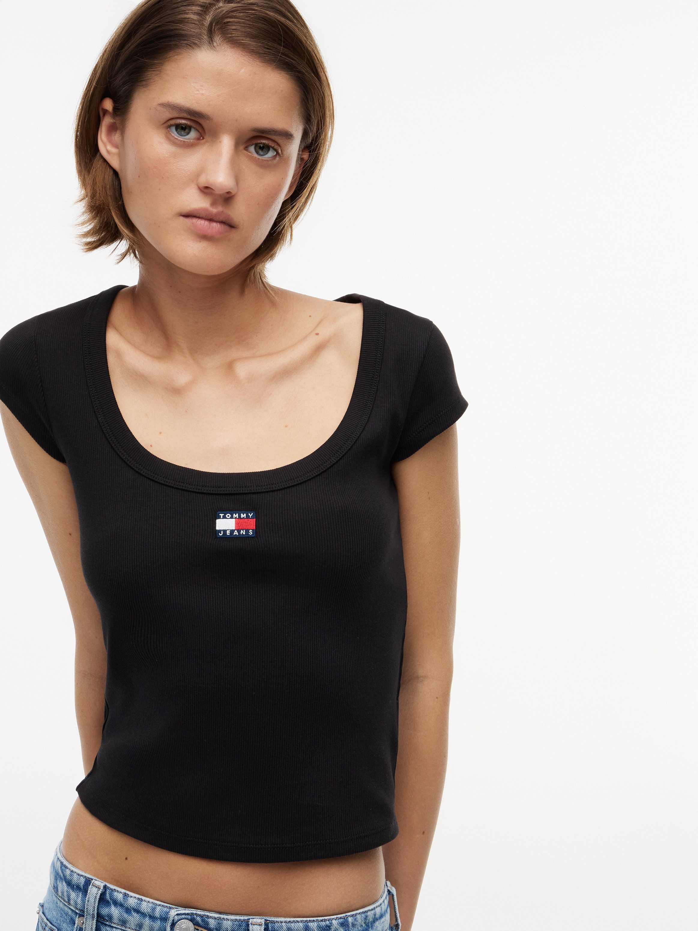 Tommy Jeans Kurzarmshirt TJW SLIM RIB BADGE TEE EXT Baumwollmischung, slim fit, in gerippter Struktur
