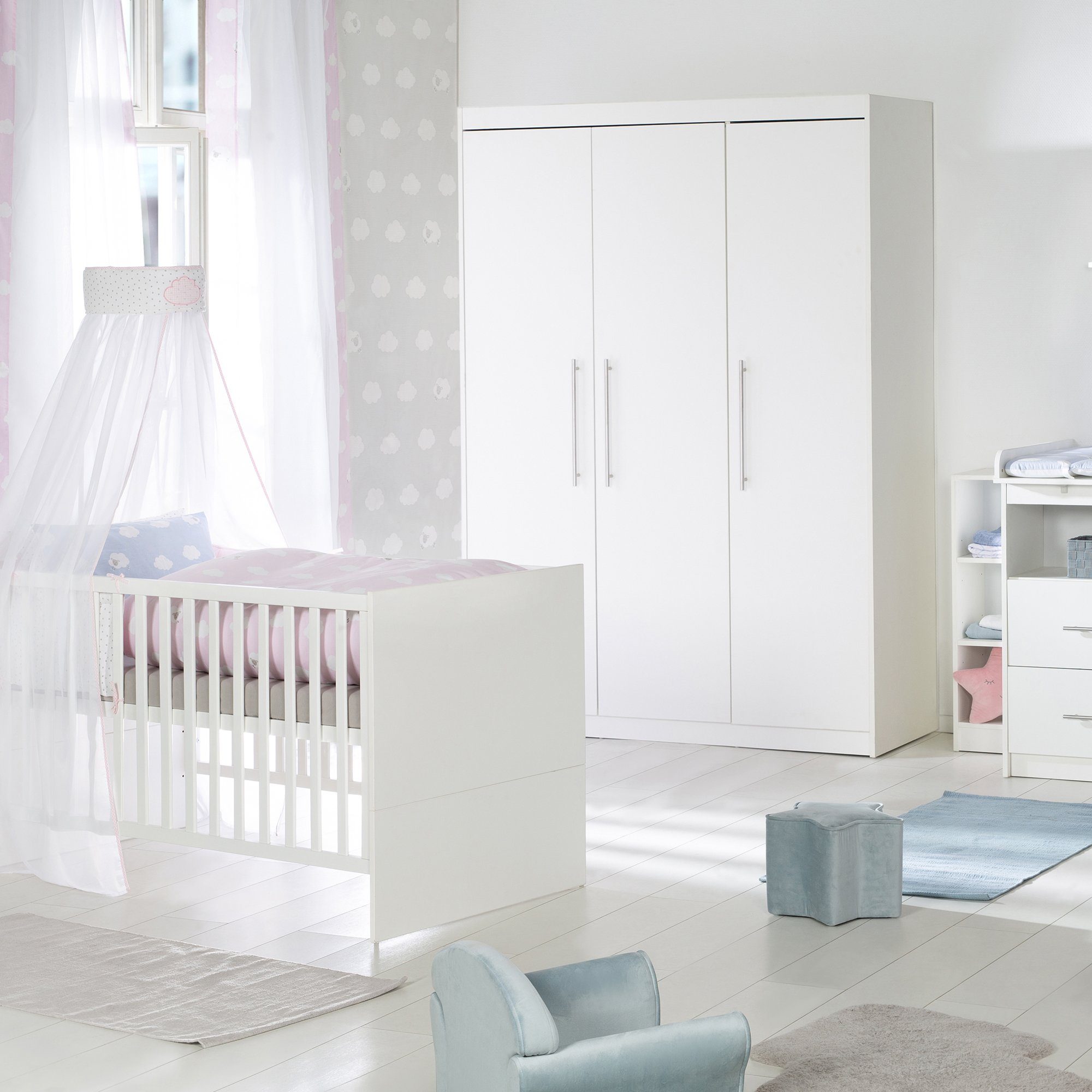 roba® Kinderkleiderschrank Maren 3-türig Drehtürenschrank, mit hochwertigen Relinggriffen aus Metall