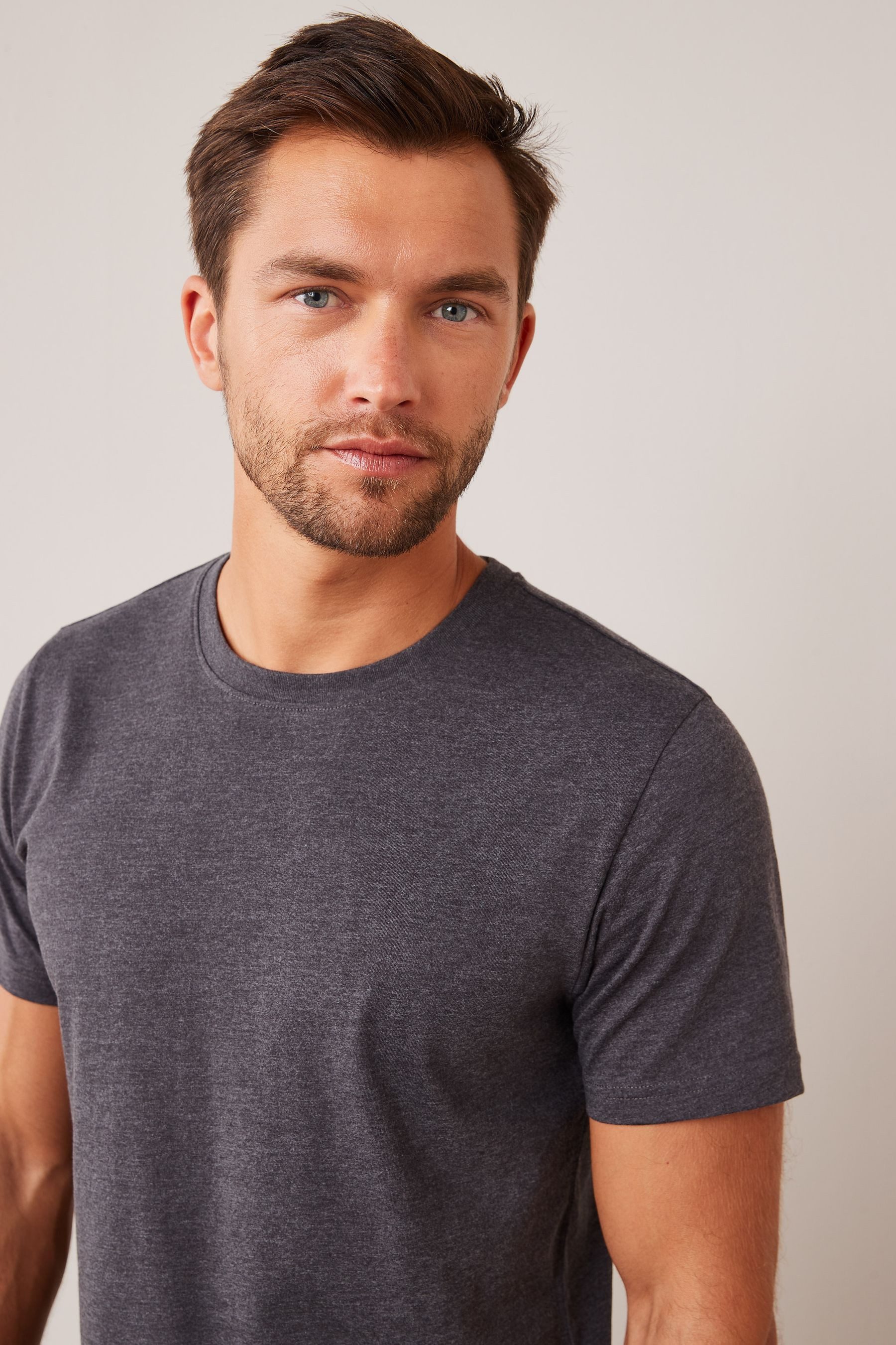 Next T-Shirt Essential Regular Fit Rundhals-T-Shirt (1-tlg)