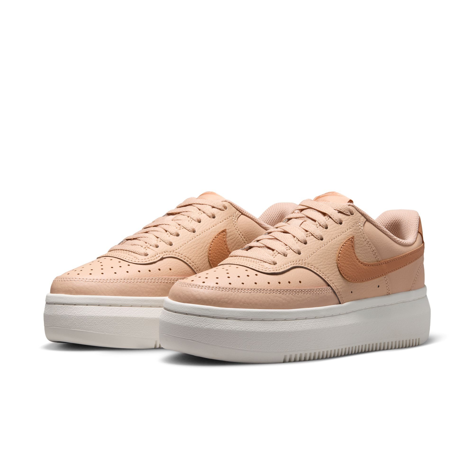 Nike Sportswear Court Vision Alta Sneaker inspiriert vom Design des Nike Air Force