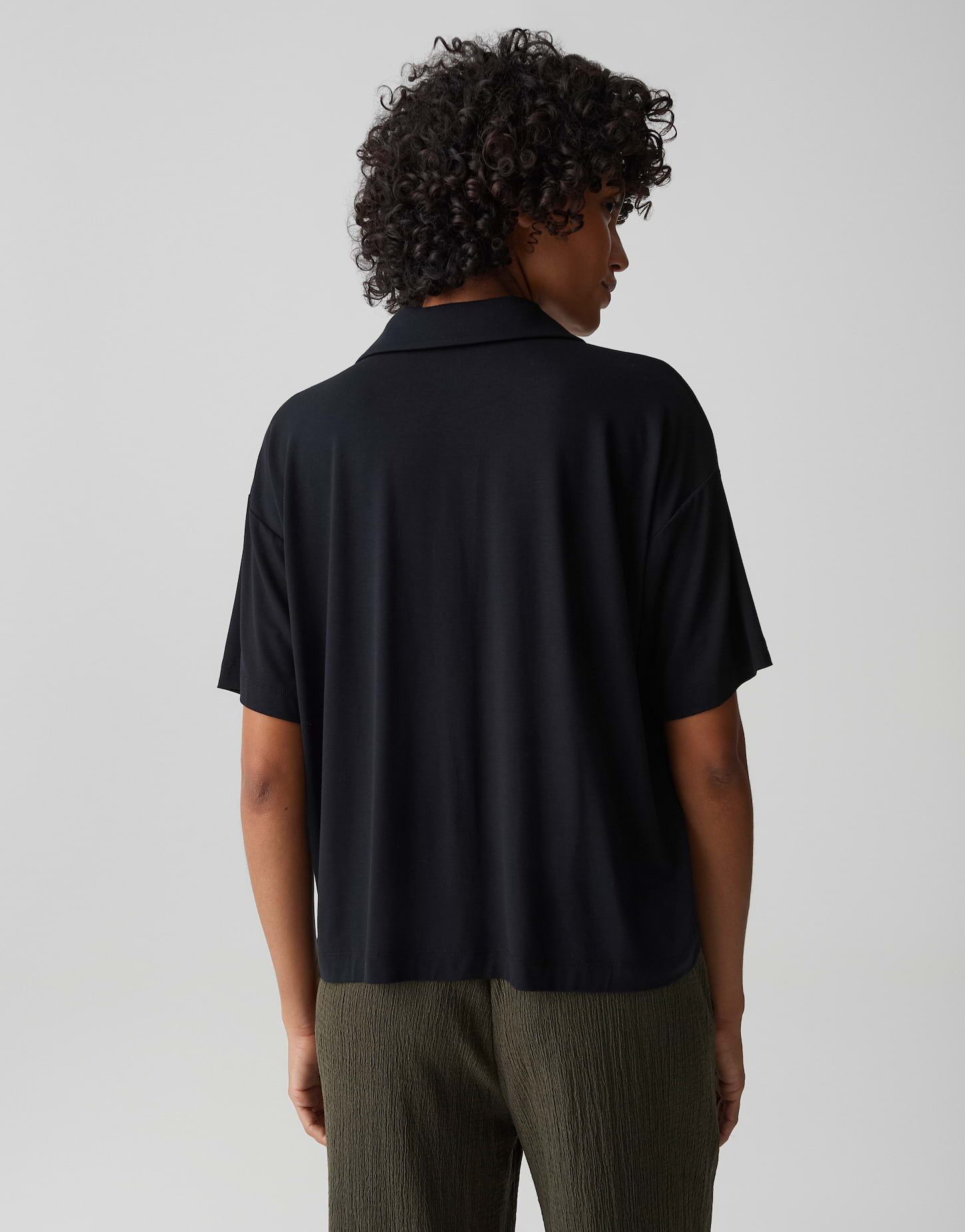 OPUS Kurzarmshirt Sajacki aus glattem Jersey mit Stretchkomfort Der überschnittene Arm sorgt für eine relaxte Silhouette