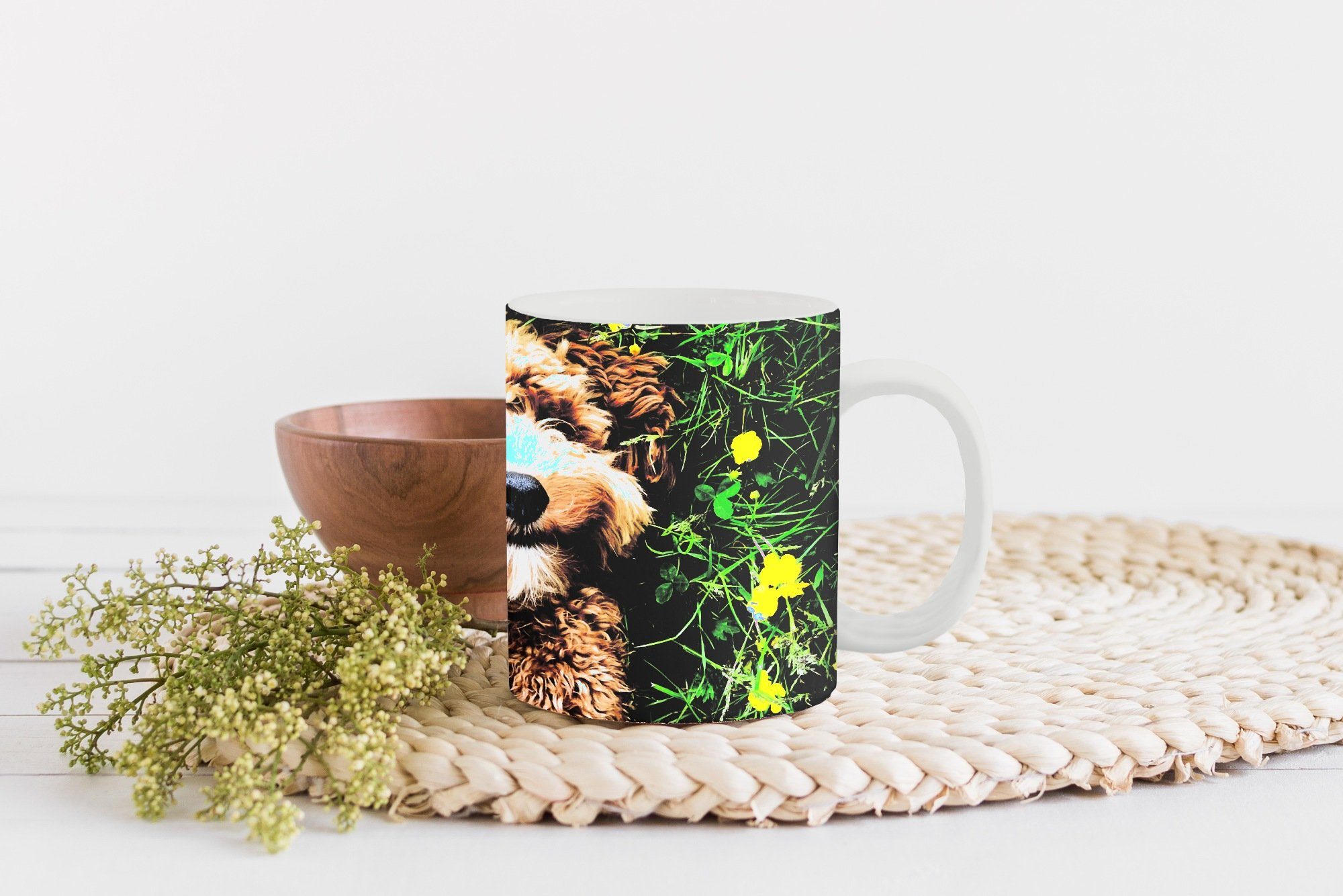 MuchoWow Tasse Welpe liegend, Teetasse, Teetasse, Geschenk Keramik, im Gras Becher, Kaffeetassen