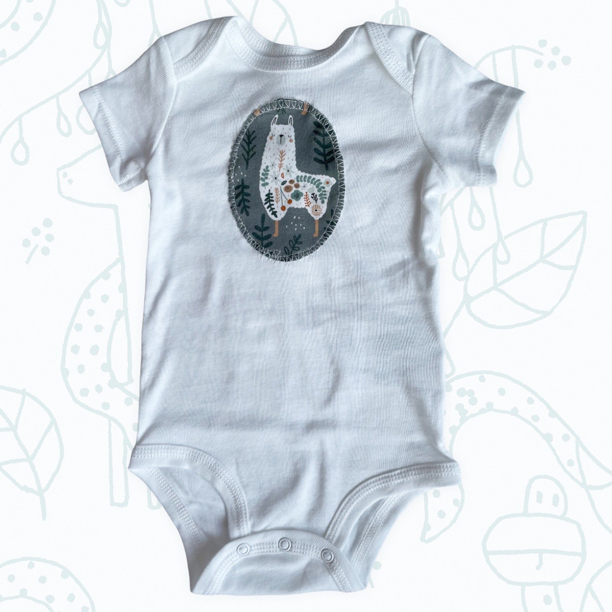 kennydoo Erstausstattungspaket Baby Erstausstattung Set Eukalyptus Lama, Handmade in DE (4 teilig, Pumphose (casual Buggy pant), Body, Knotenmütze, Halstuch) schnelltrocknend & atmungsaktiv, inkl. Geschenkverpackung