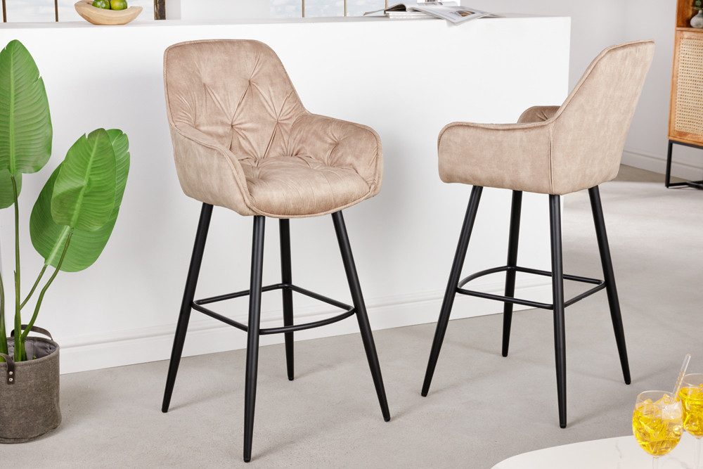 riess-ambiente Barhocker MILANO champagner/schwarz - Samt, Metallgestell, mit Lehne & Fußablage (Einzelartikel, 1 St), Stuhl mit Chesterfield-Steppung – ideal für Deinen Küchentresen