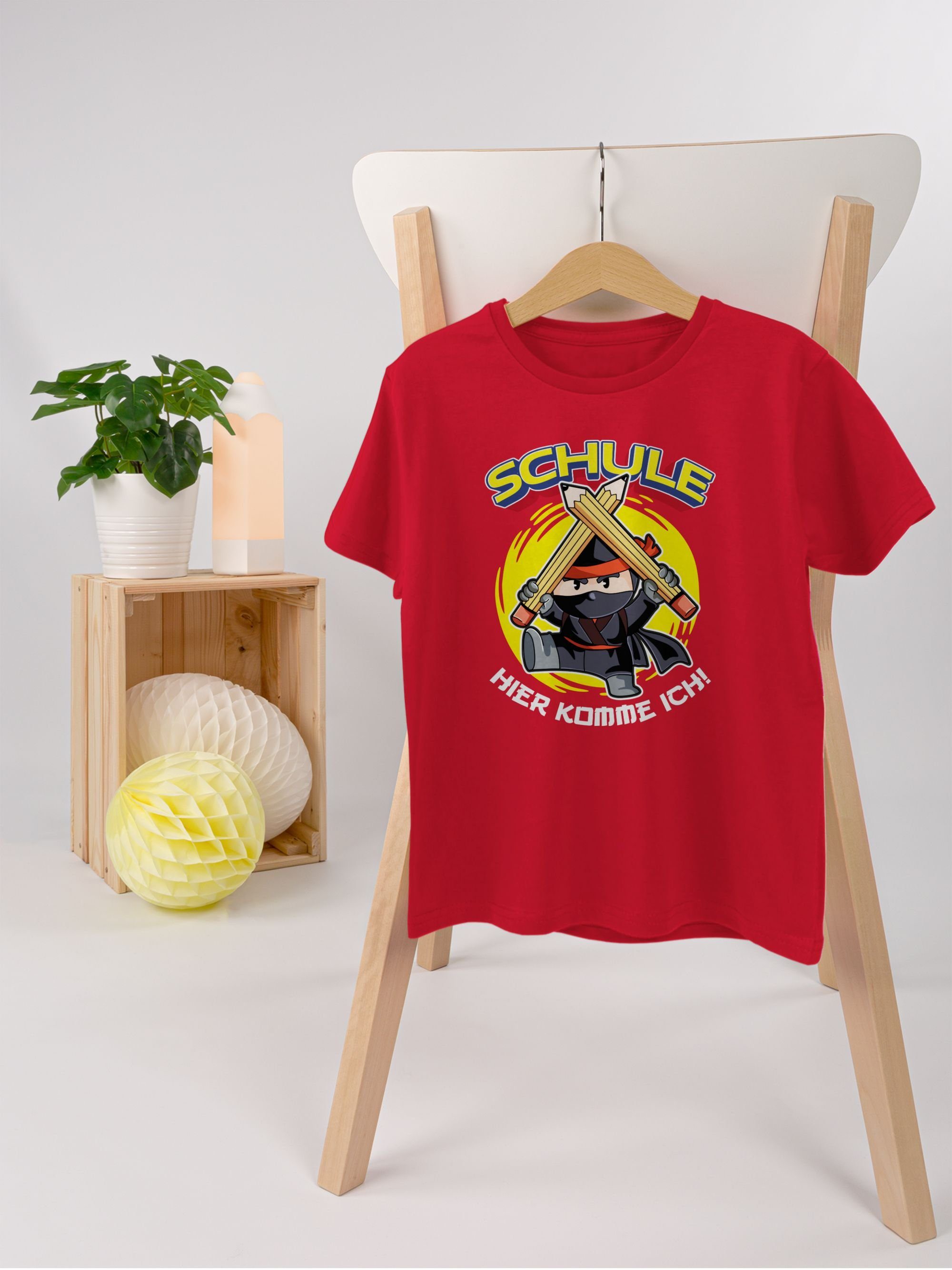 Hier Geschenke T-Shirt Einschulung Schulanfang Schule ich! komme Junge 02 Rot Ninja Shirtracer