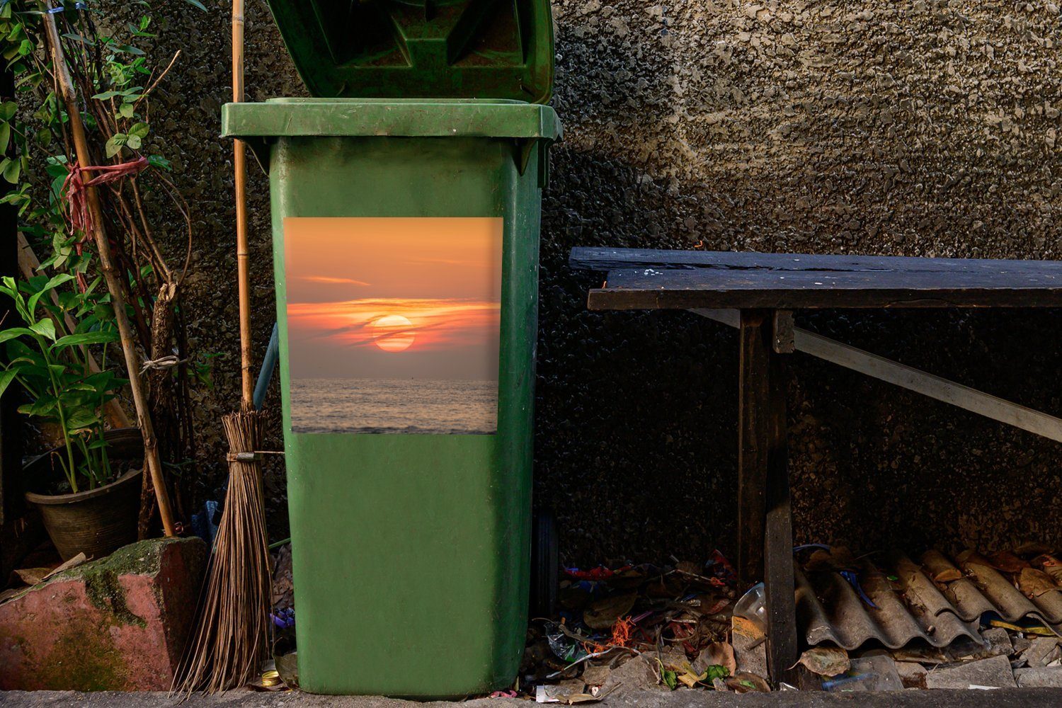 MuchoWow Mülleimer-aufkleber, auf Sticker, Mülltonne, St), Wandsticker dem Sonnenuntergang Abfalbehälter (1 Meer Container,
