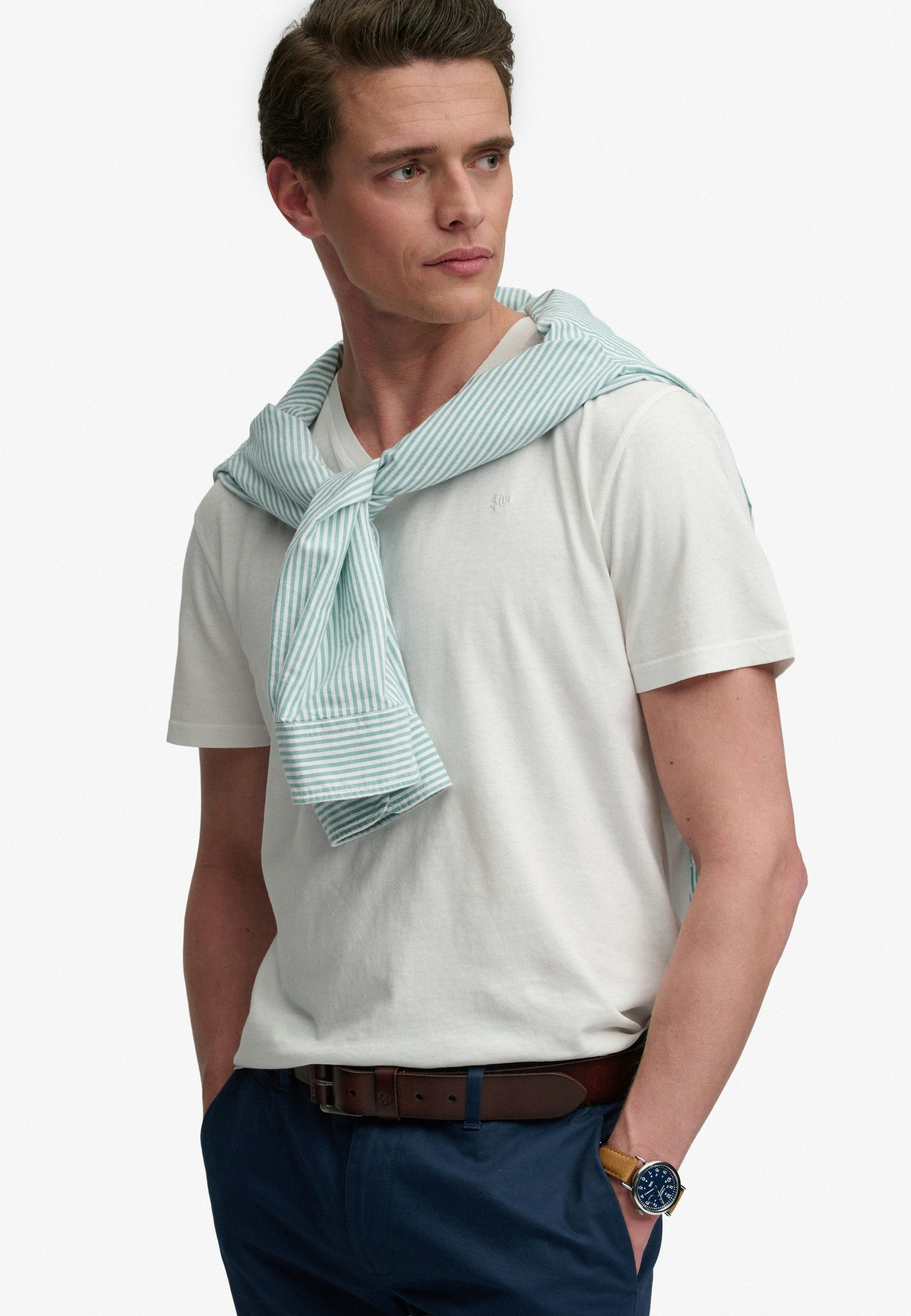 Superdry Rundhalsshirt CLASSIC COTTON LINEN VEE Baumwollmischung, relaxed fit aus luftig leichtem Baumwoll-Leinen-Mix