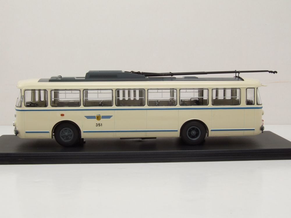 Premium ClassiXXs Modellauto Skoda 9TR Bus Leipziger Verkehrsbetriebe beige, Maßstab 1:43