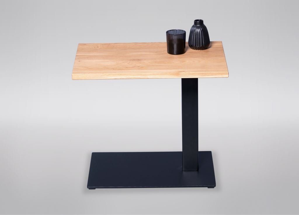 möbelando Beistelltisch Beulah, Moderner Beistelltisch, Tischplatte aus Massivholz in Wildeiche geölt, Gestell aus Metall in Schwarz. Breite 55 cm, Höhe 50 cm, Tiefe 40 cm
