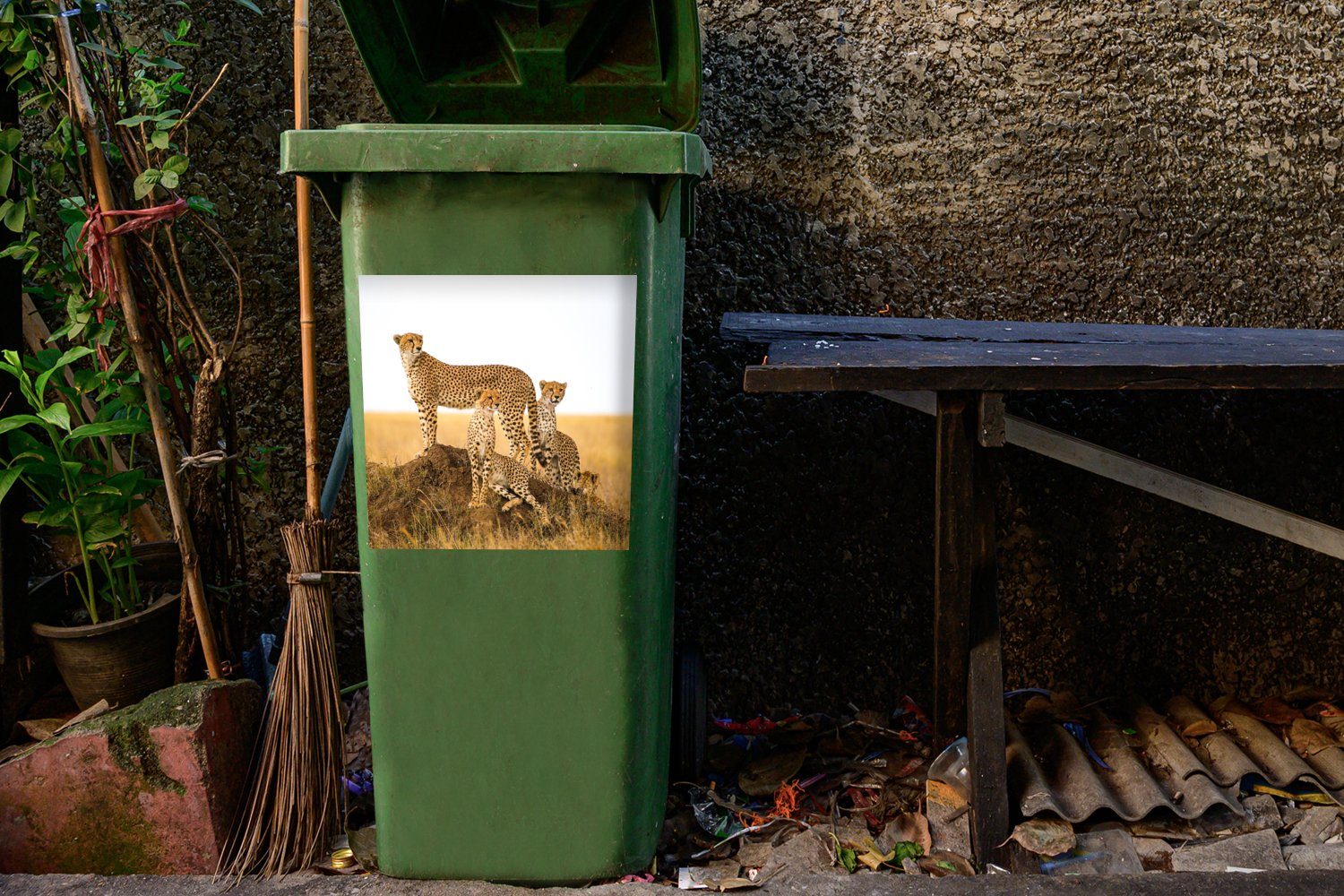MuchoWow Wandsticker Gepard - Gras Natur Mülltonne, Savanne Container, Abfalbehälter - St), Mülleimer-aufkleber, - Sticker, (1