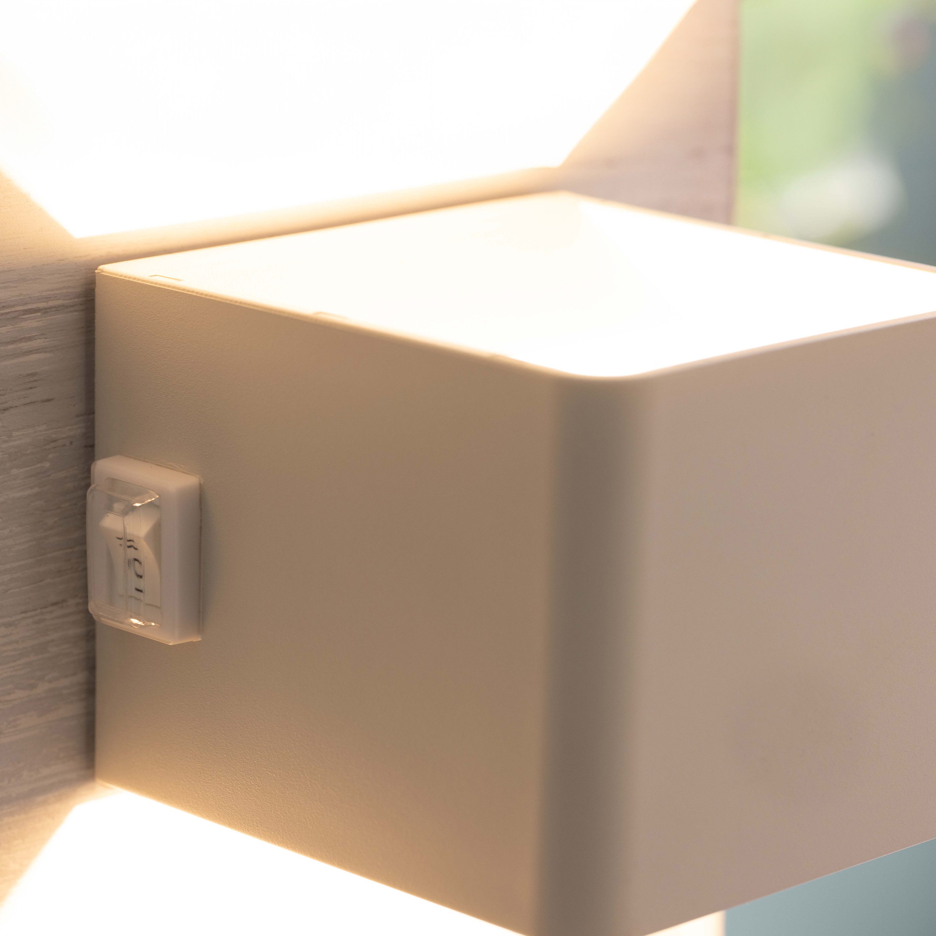 Brilliant Außen-Wandleuchte Iseo - portable Akkuleuchte inkl. Magnetplatte, Abschaltautomatik, Bewegungsmelder, Ein-/Ausschalter, USB-Ladefunktion, LED fest integriert, Warmweiß, Akku, 300 lm, 3000 K, USB, schwarz, mobile Außenlampe, Wandlampe