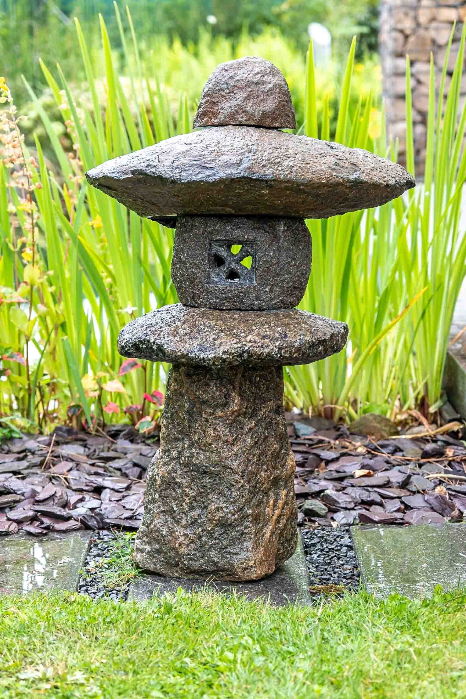 IDYL Gartenfigur Granit Naturstein Laterne, Granitstein – ein Naturprodukt  sehr robust – witterungsbeständig gegen Frost, Regen und UV-Strahlung.
