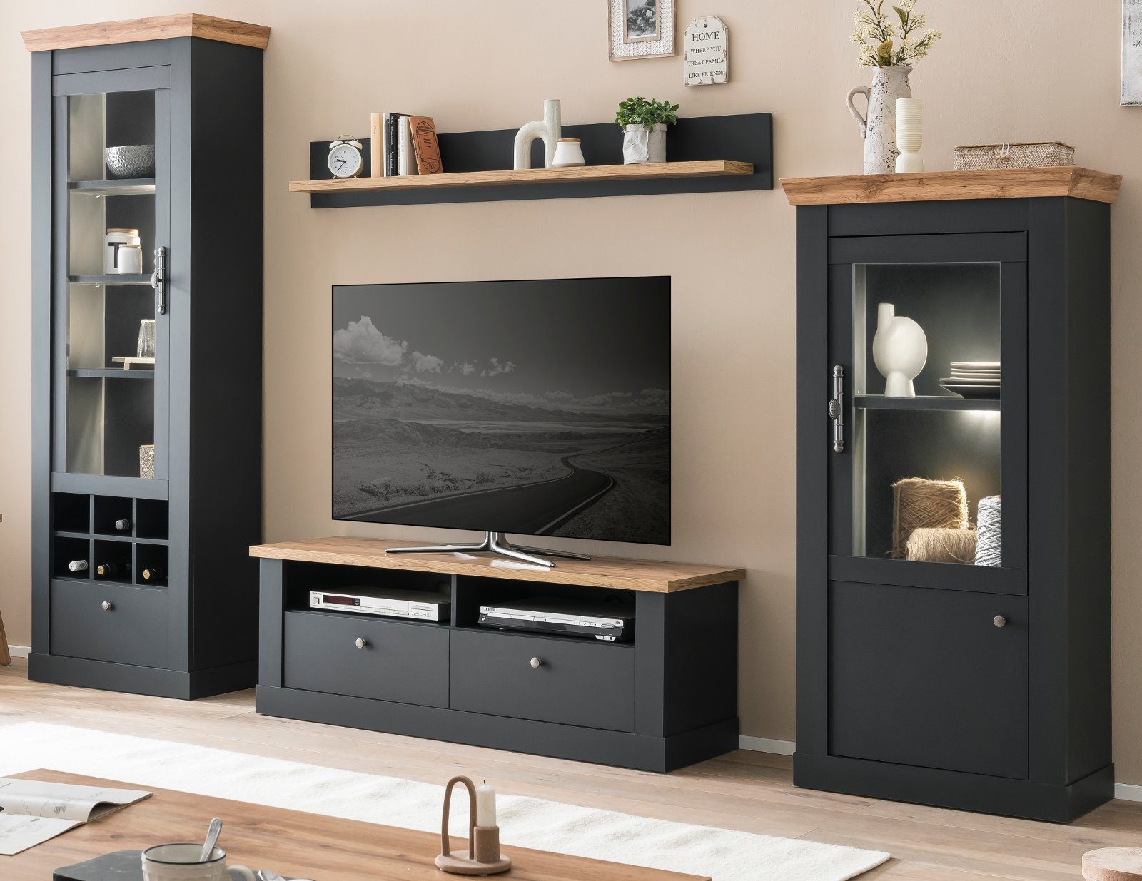 Furn.Design Wohnwand Ribera, (in matt grau und Wotan Eiche, moderner Landhausstil), mit Flaschenregal, mit Soft-Close-Funktion