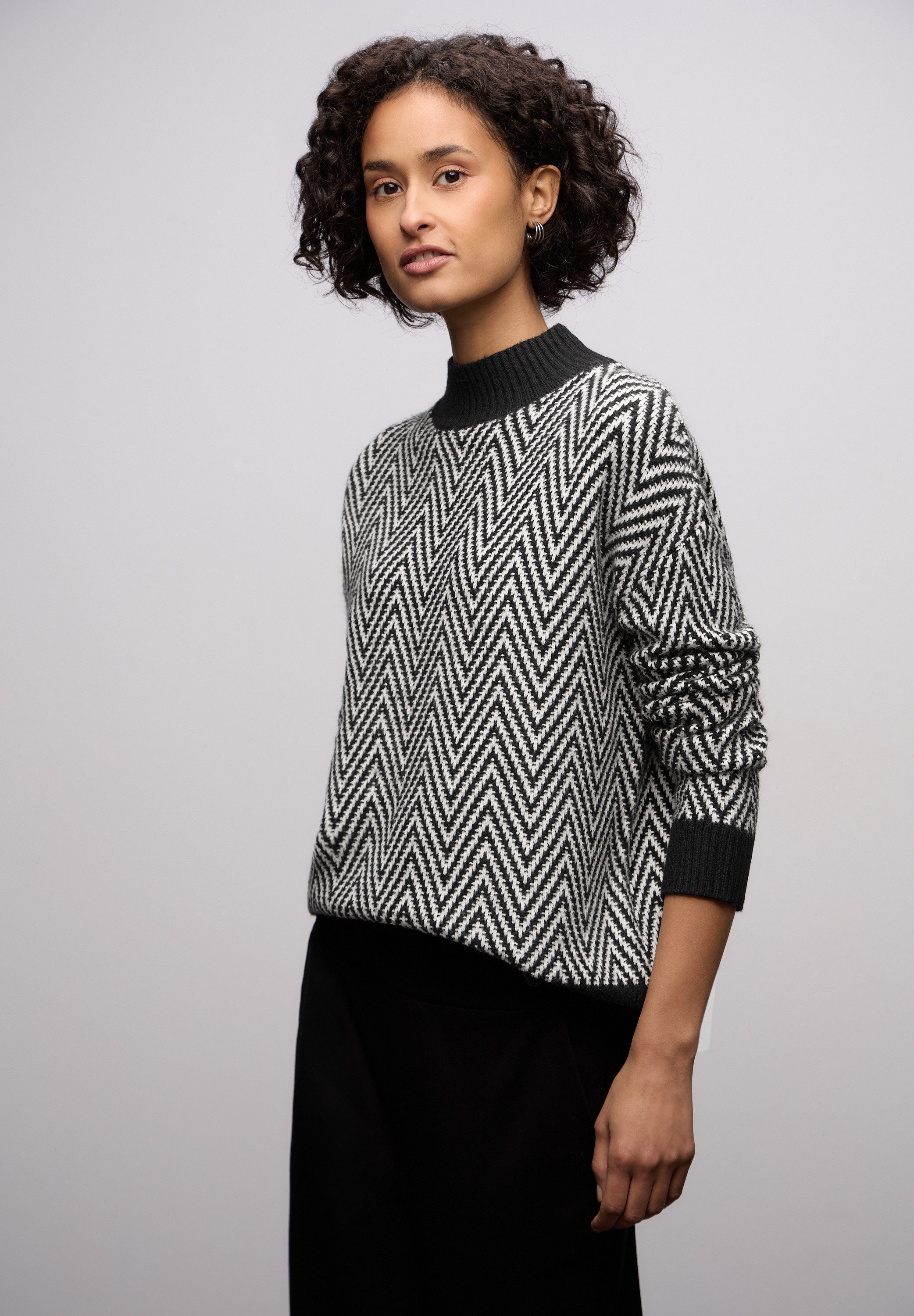 STREET ONE Stehkragenpullover mit grafischem Muster
