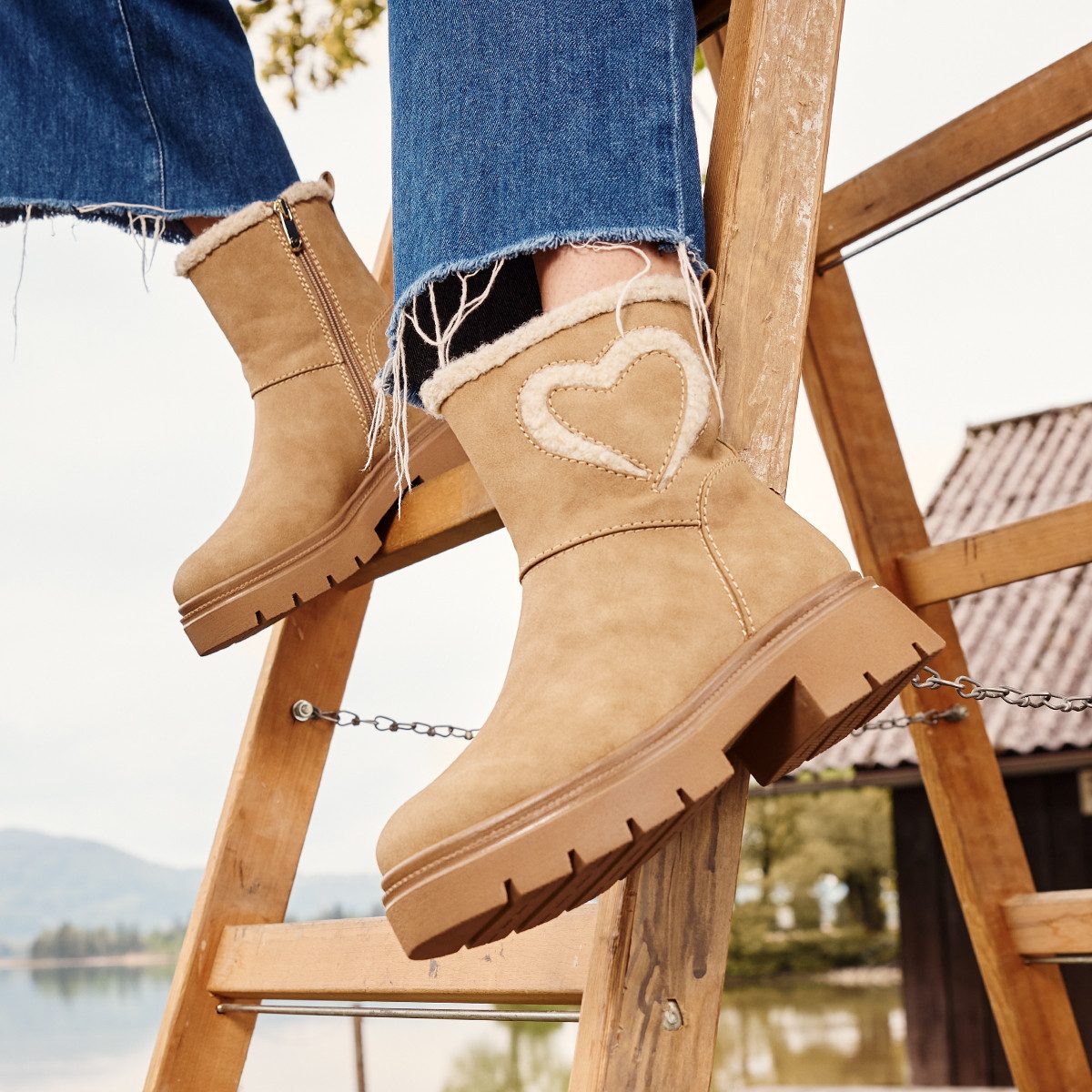 MARCO TOZZI Winterboots, Blockabsatz, Stiefelette mit Teddy-Herzapplikation an der Seite