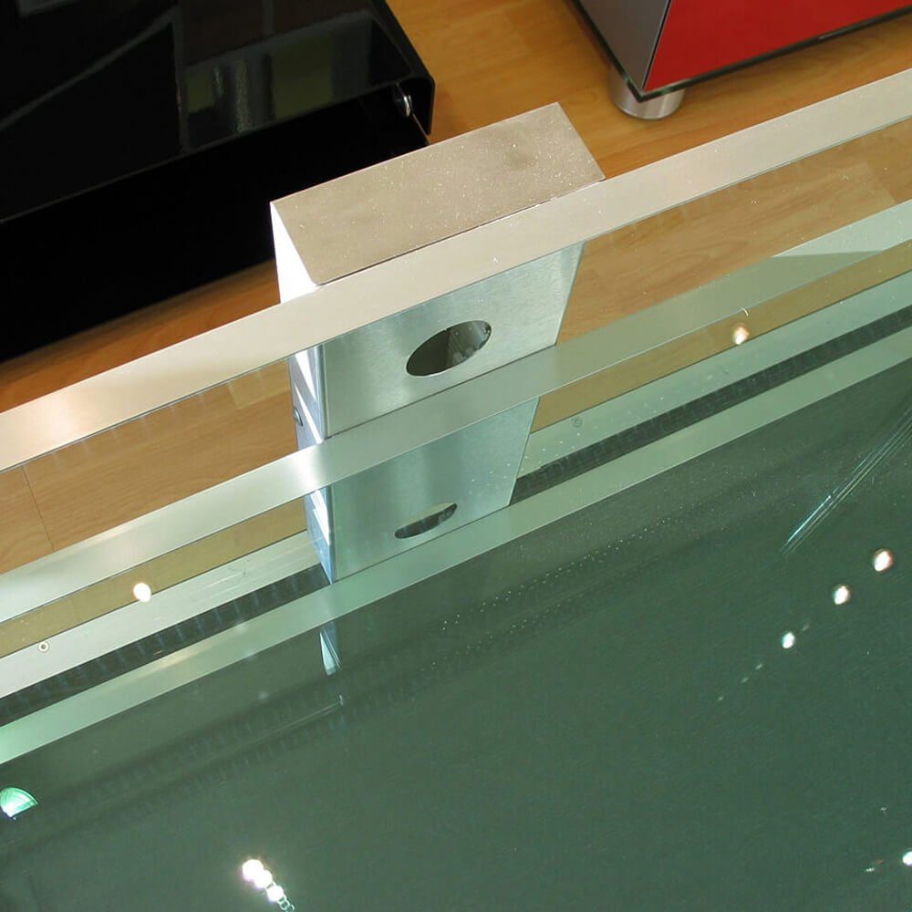 Hifi-Rack Kabelkanal Edelstahlsäulen, Design Lieferumfang Mattglas nicht aus Glas und TV-Rack Objekte im stabilem und Rollen