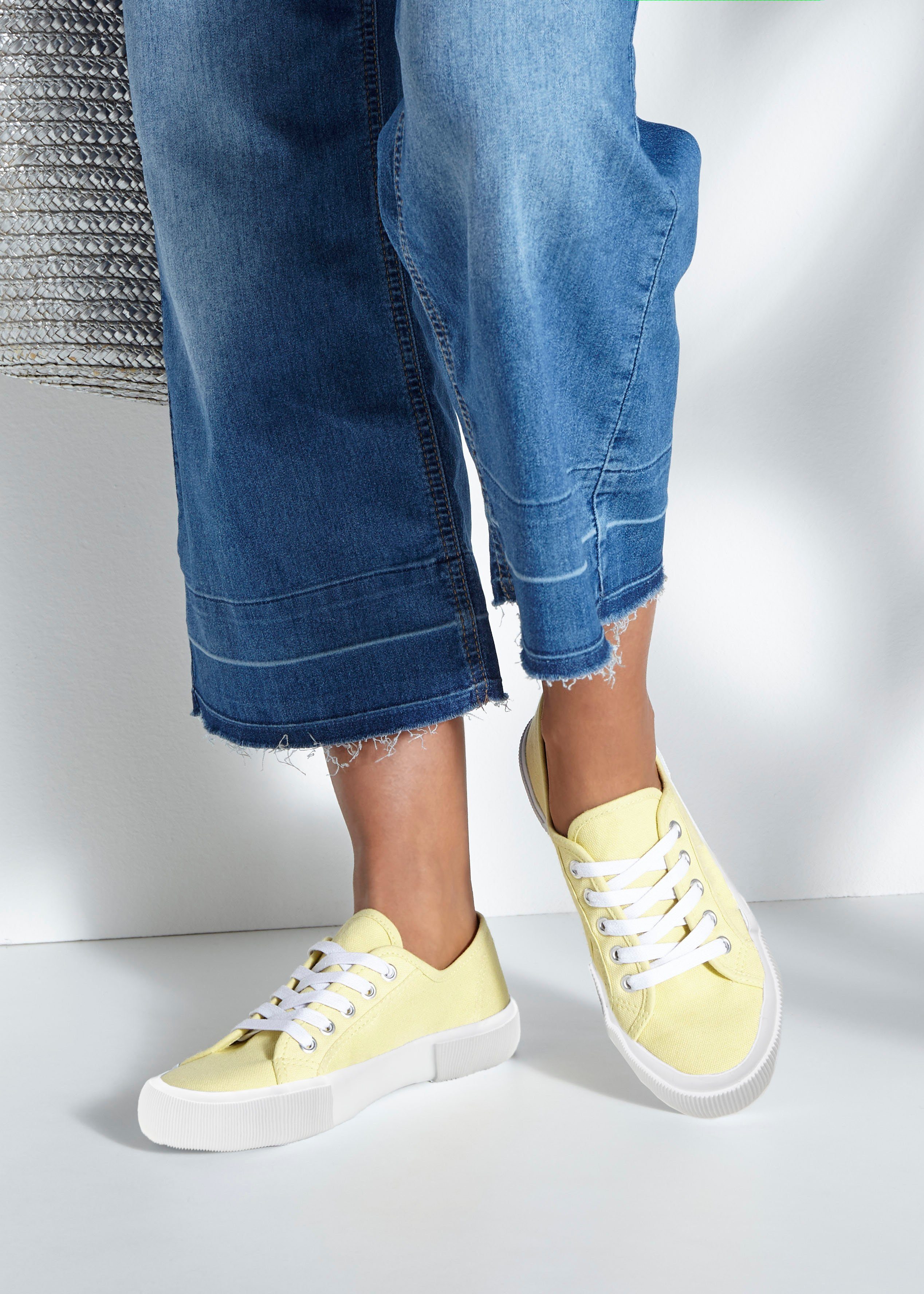 LASCANA Sneaker aus Textil, Schnürhalbschuh, Freizeitschuh, Turnschuh